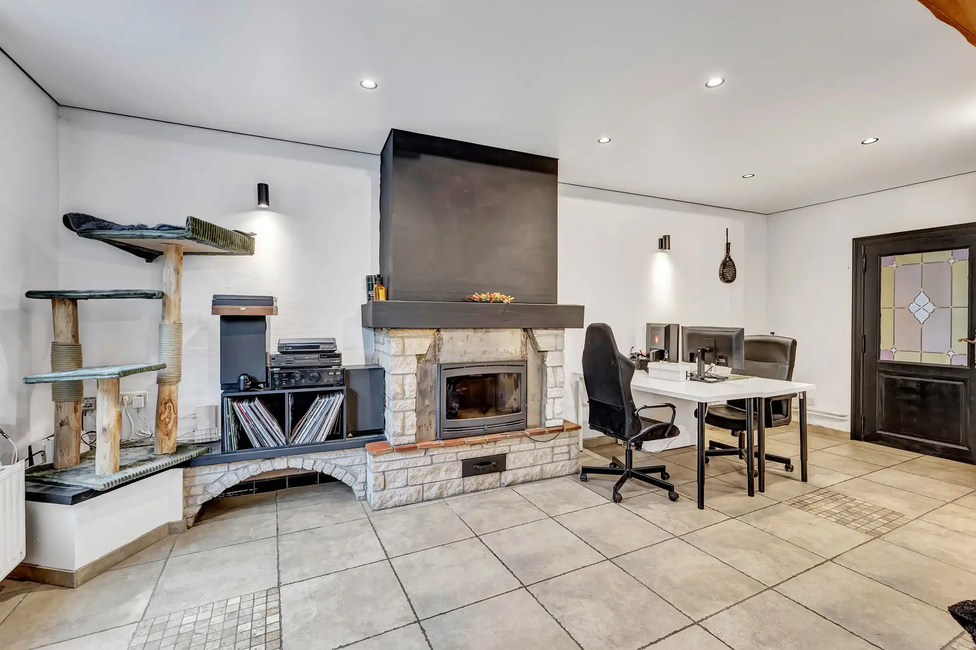 Instapklare woning met ruime garage op groene locatie foto 6