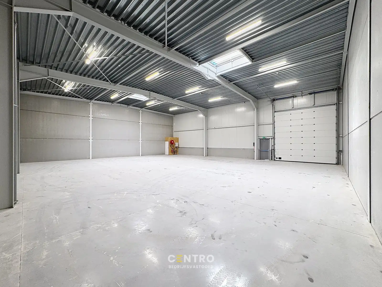 NB KMO-UNIT (359,8m²) te koop met 2 private parkeerplaatsen voor de deur, elektrische sectionaalpoort en sanitair blok op industriezone "Herdersbrug" te 8000 Brugge foto 4