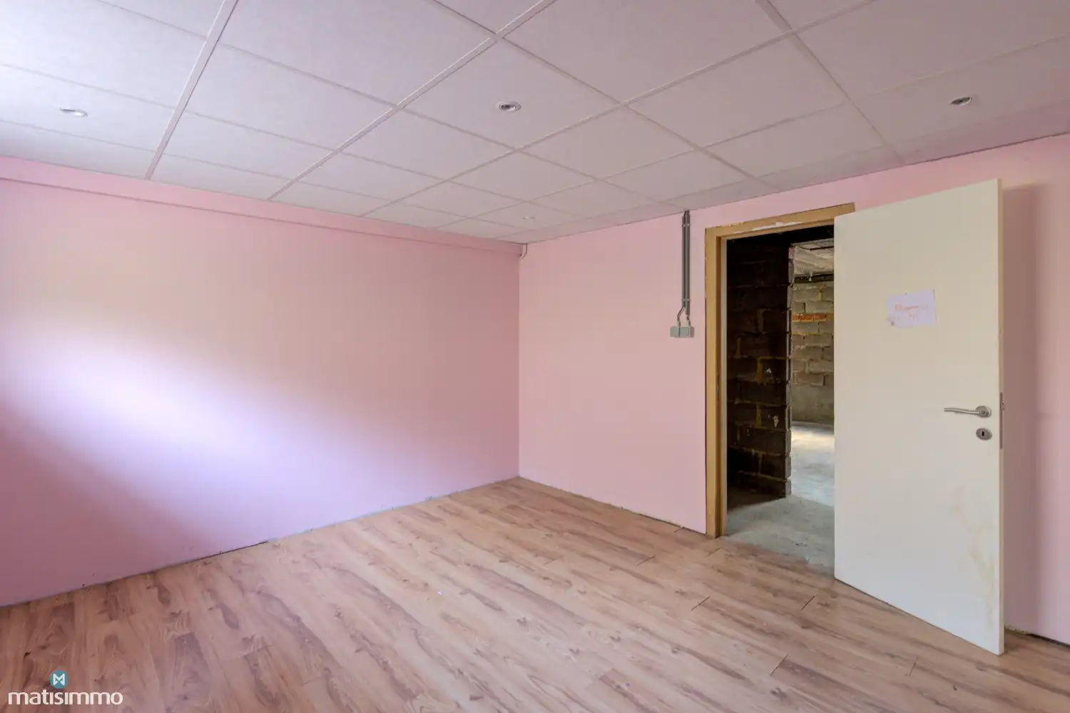 RUIME, GELIJKVLOERSE WONING (VOLLEDIG ONDERKELDERD), MET GARAGE EN TUIN NABIJ CENTRUM GENK foto 28