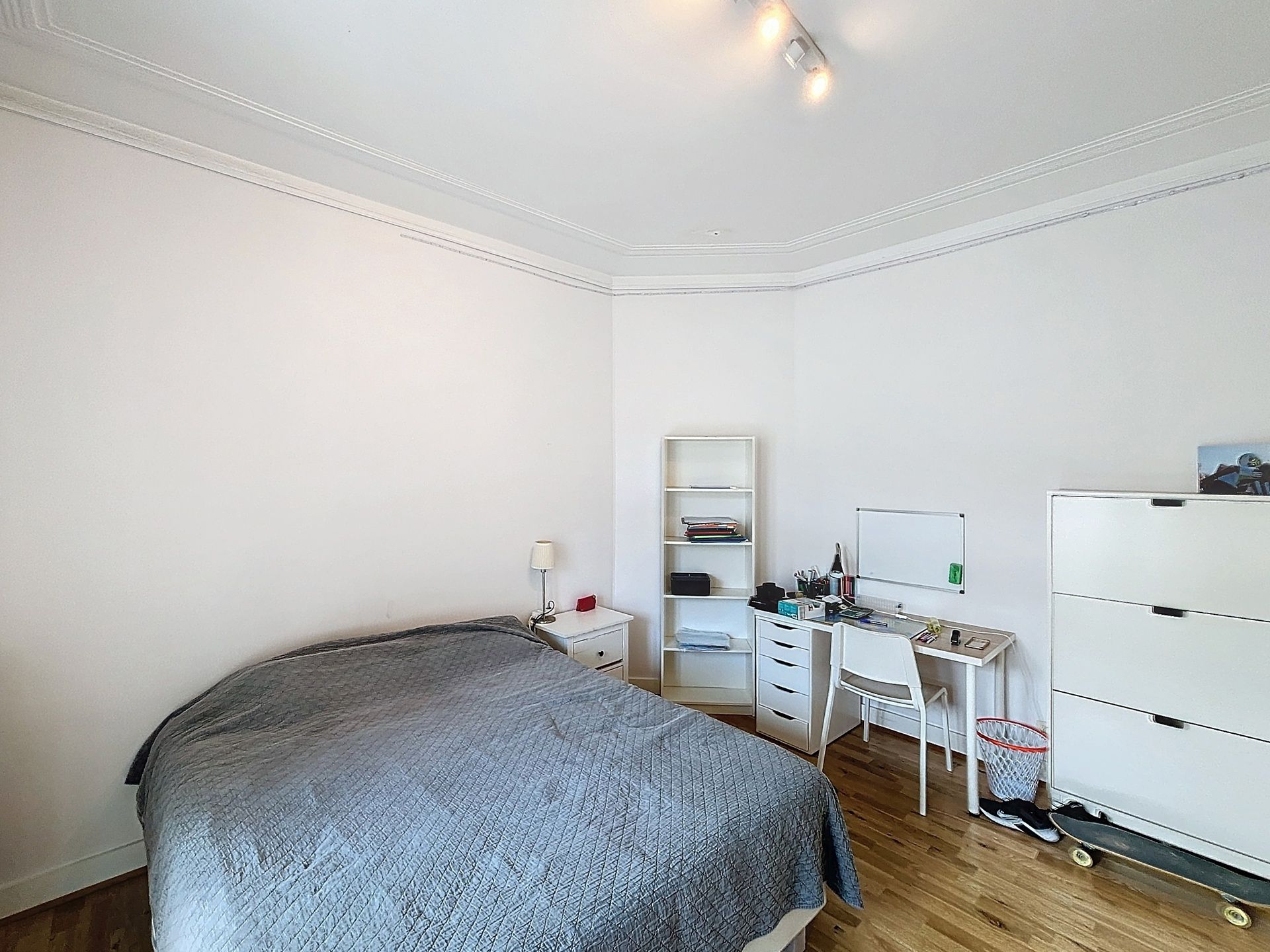 Elsene, prestigieuze gemeubelde flat 2 slaapkamers + bureau foto 15