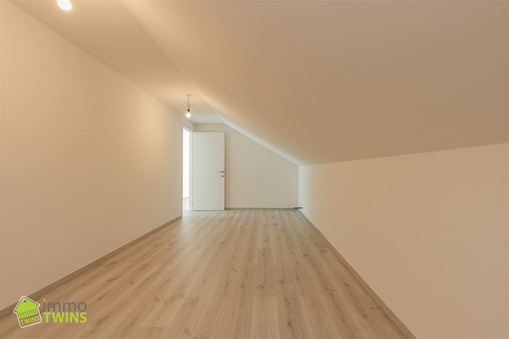 Instapklare OB met 5 slpks, garage en tuin te Grembergen foto 20