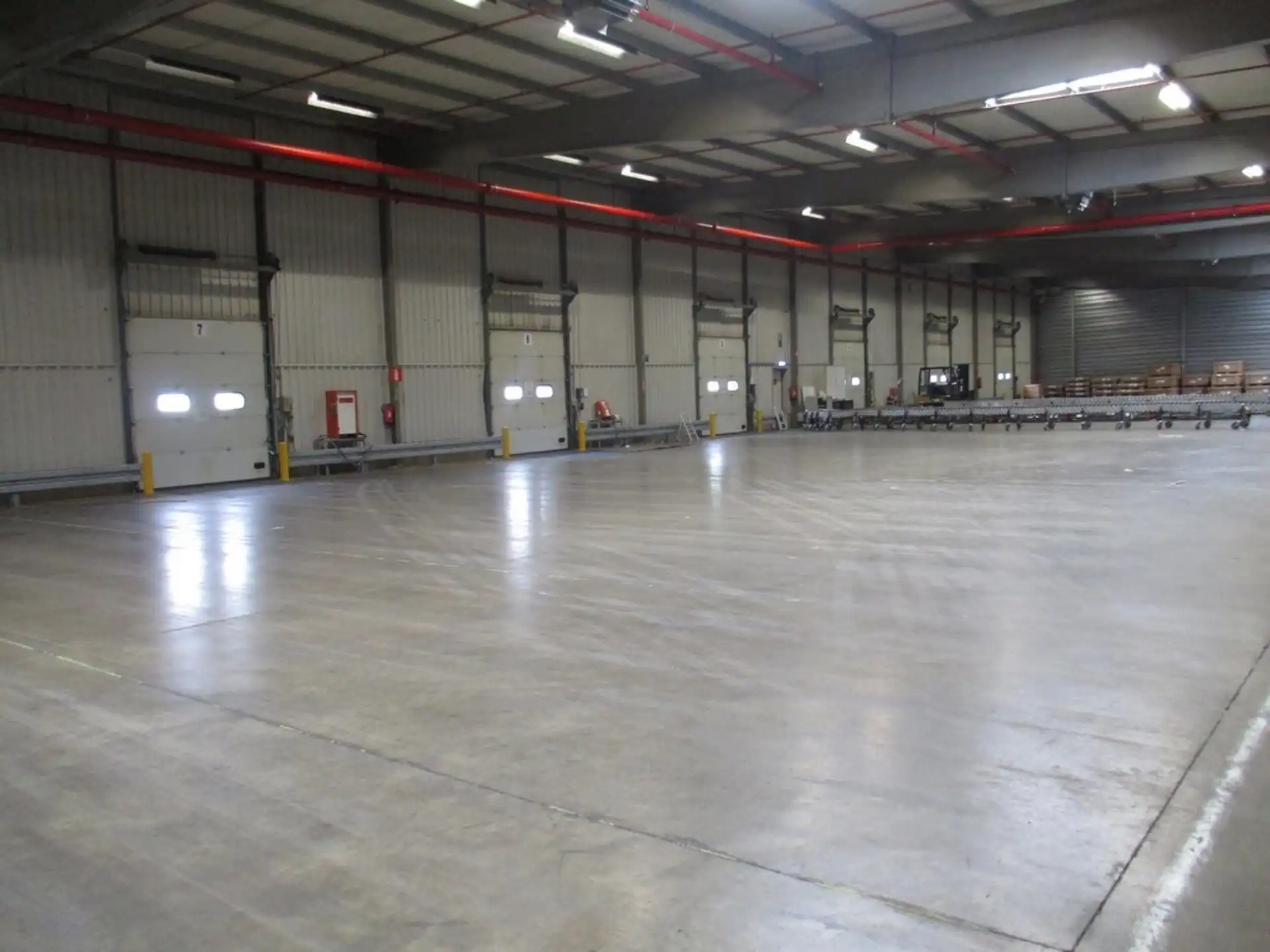 Genk: Logistieke nieuwbouw magazijnen en loskades met kantoren te huur foto 3