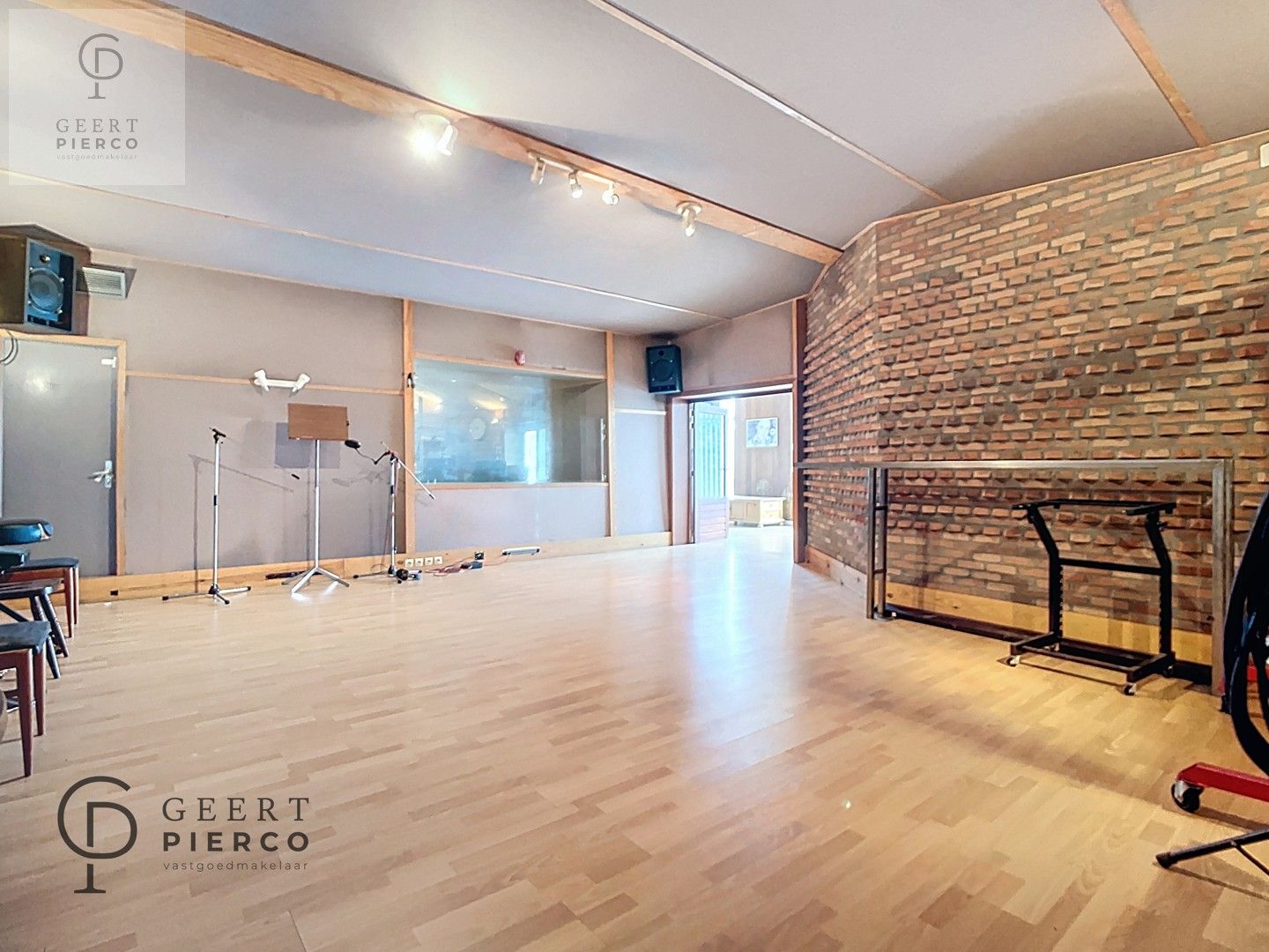 Multifunctioneel pand gelegen op een zeer gunstige locatie. foto 16