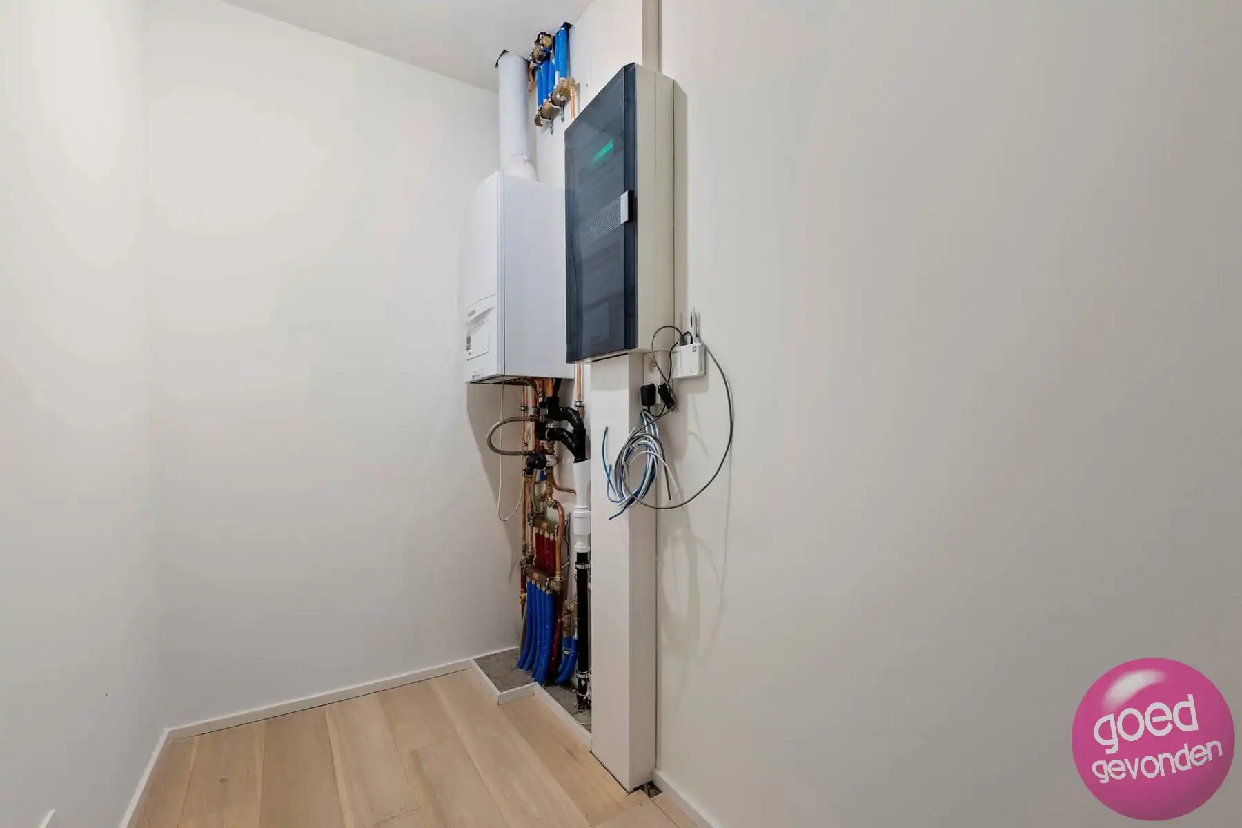 NIEUW APP - 1of2 SLK - TERRAS - KELDER - CENTRUM - GEEN BTW foto 11