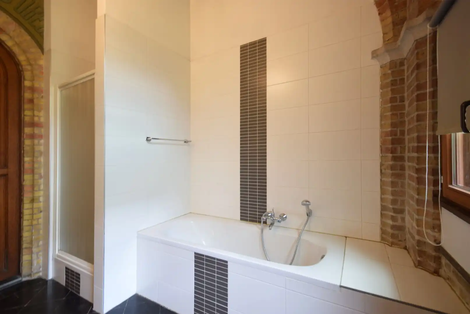 Charmant gelijkvloers appartement met tuin en parkeerplaats in hartje Ieper foto 6