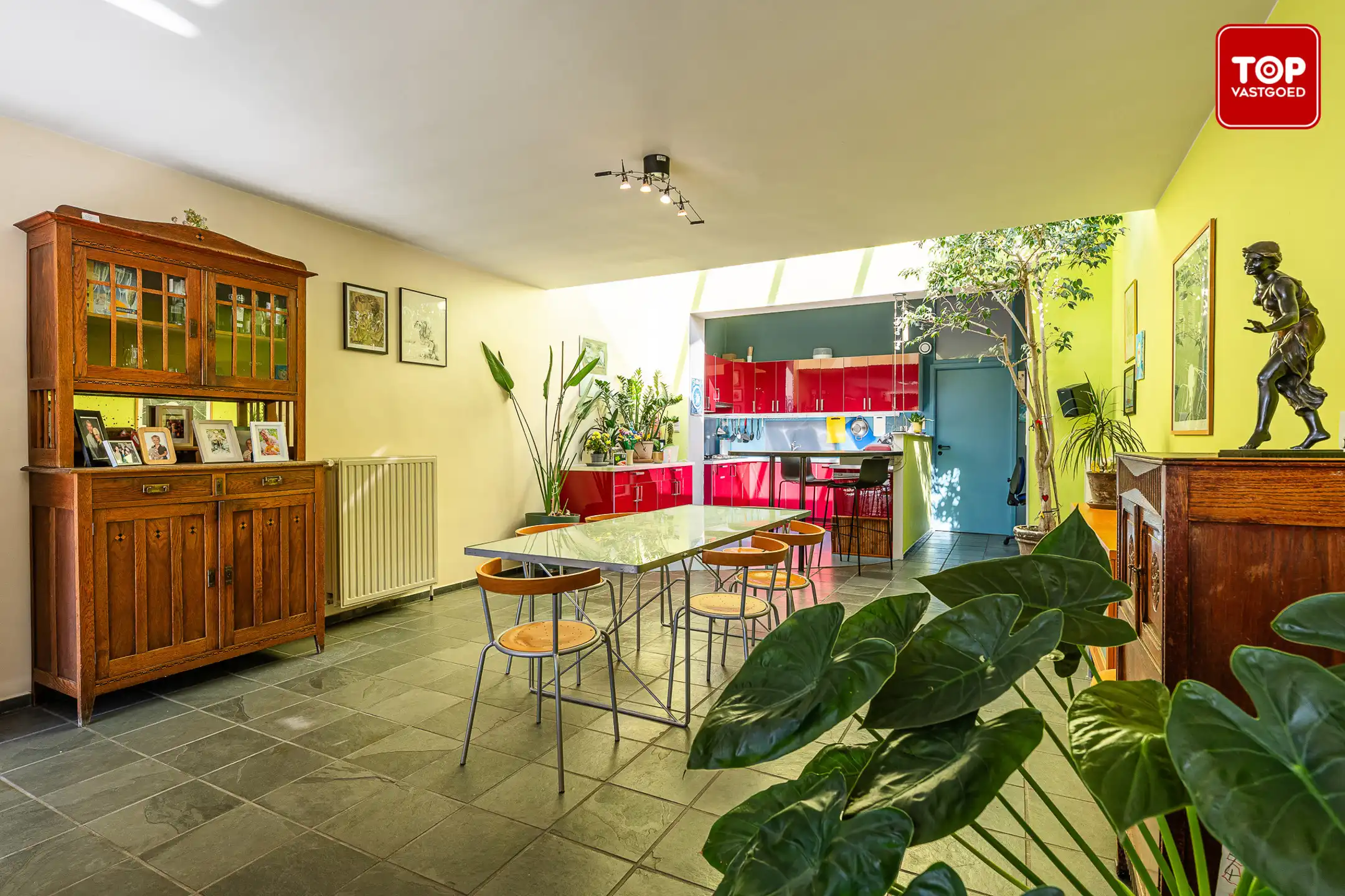 Instapklare woning met 4 slaapkamers, garage en prachtige tuin.  foto 7