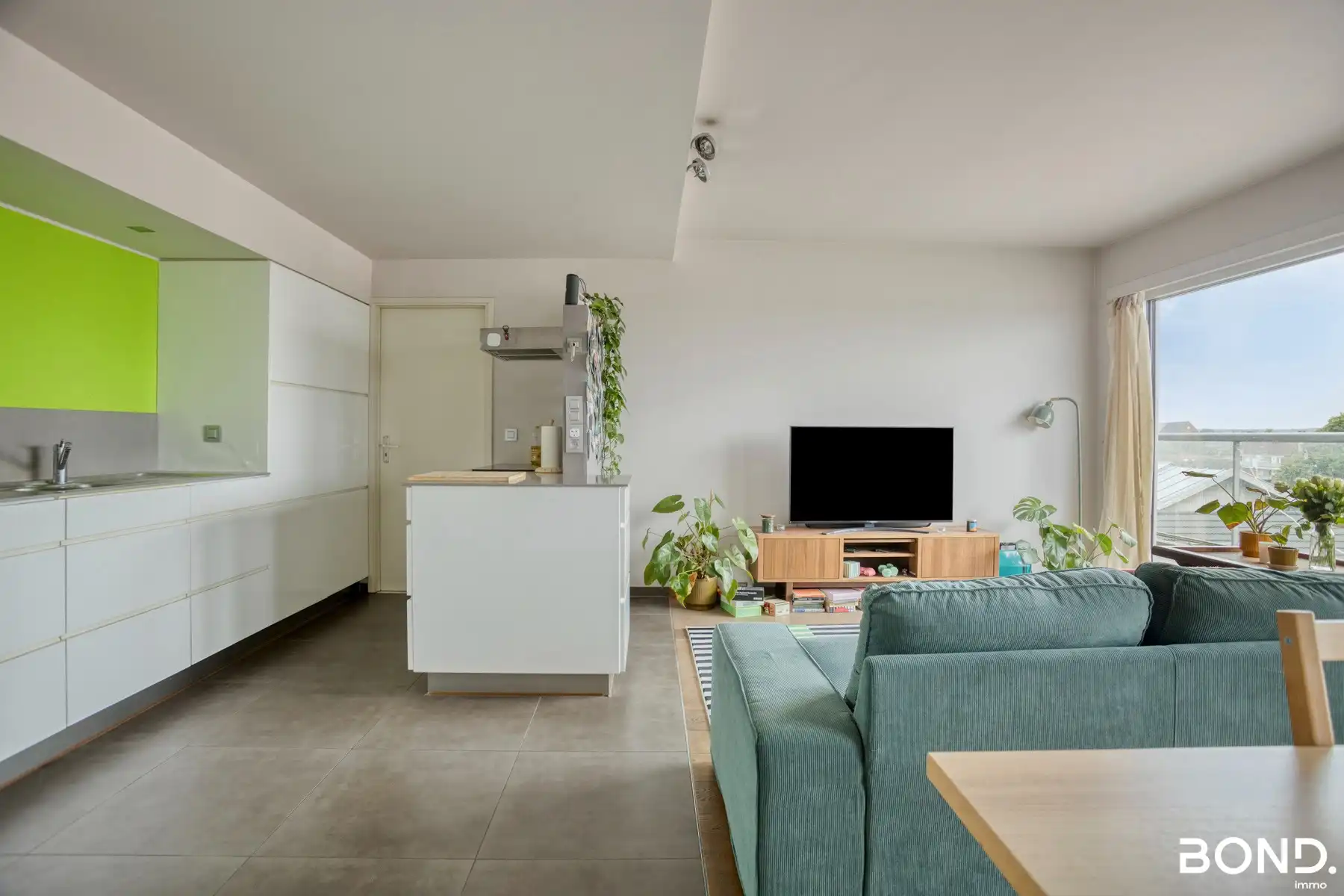 Instapklaar 2-slaapkamerappartement met terras, en parking foto 4