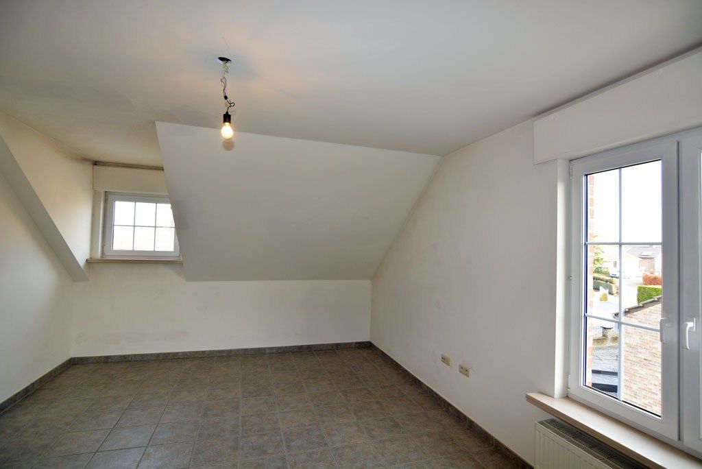 Vrijstaande woning met 4 slpks. en 2 bdks. op een perceel van 12a38ca. foto 31