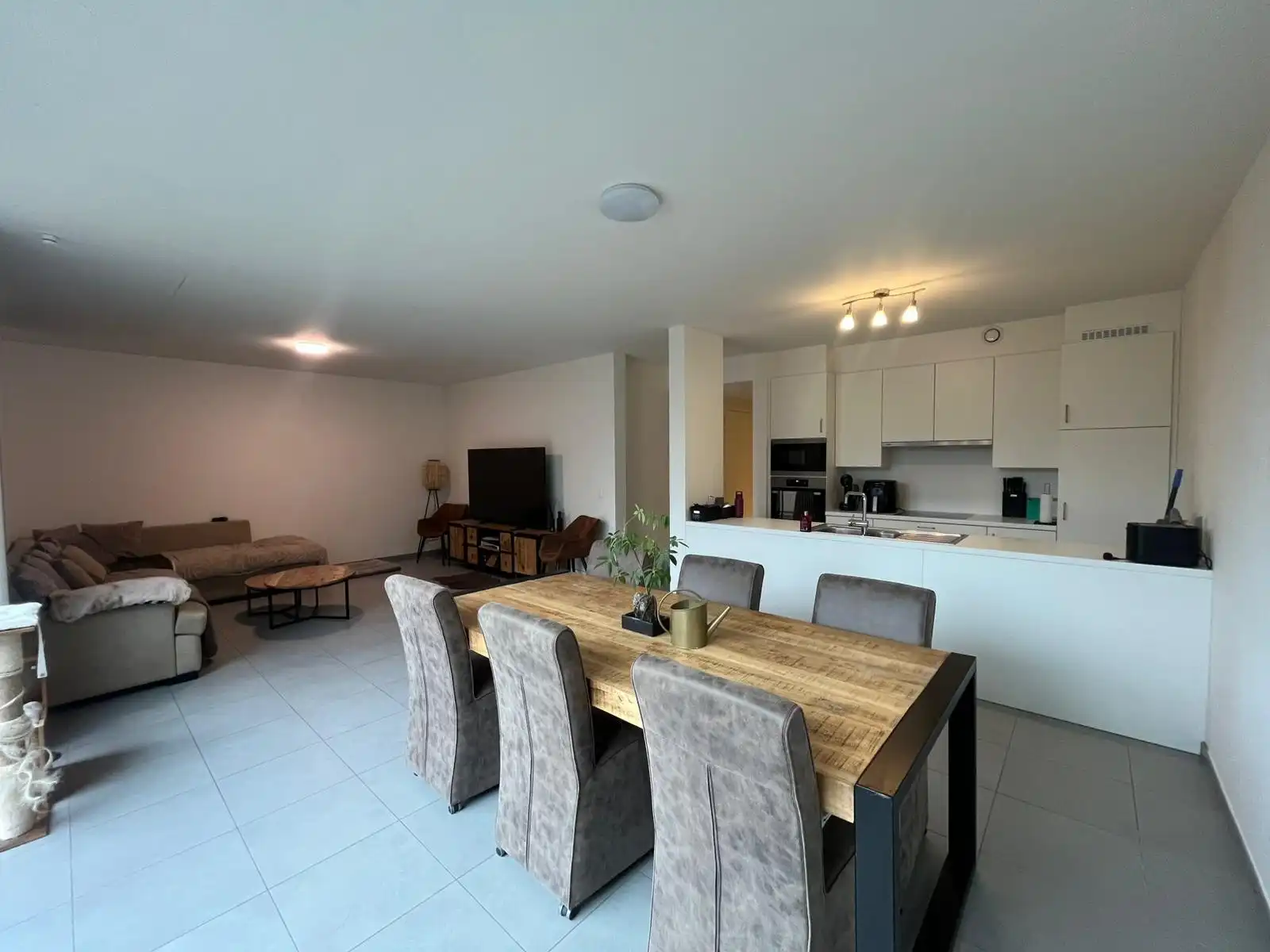 TE HUUR: Energiezuinig gelijkvloers appartement met groot terras in centrum Olsene (EPC A) foto {{pictureIndex}}