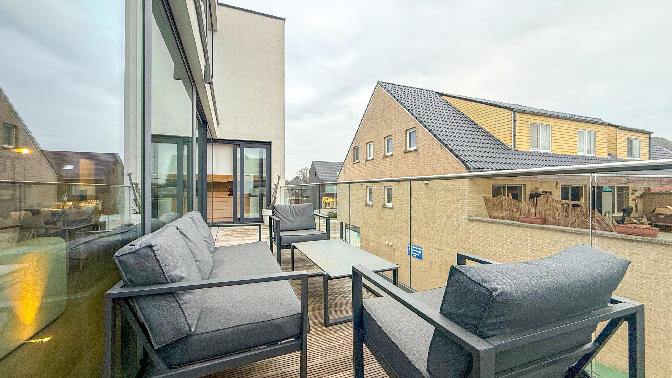 Ruim appartement met 3 slaapkamers en groot terras in Boekt! foto 24