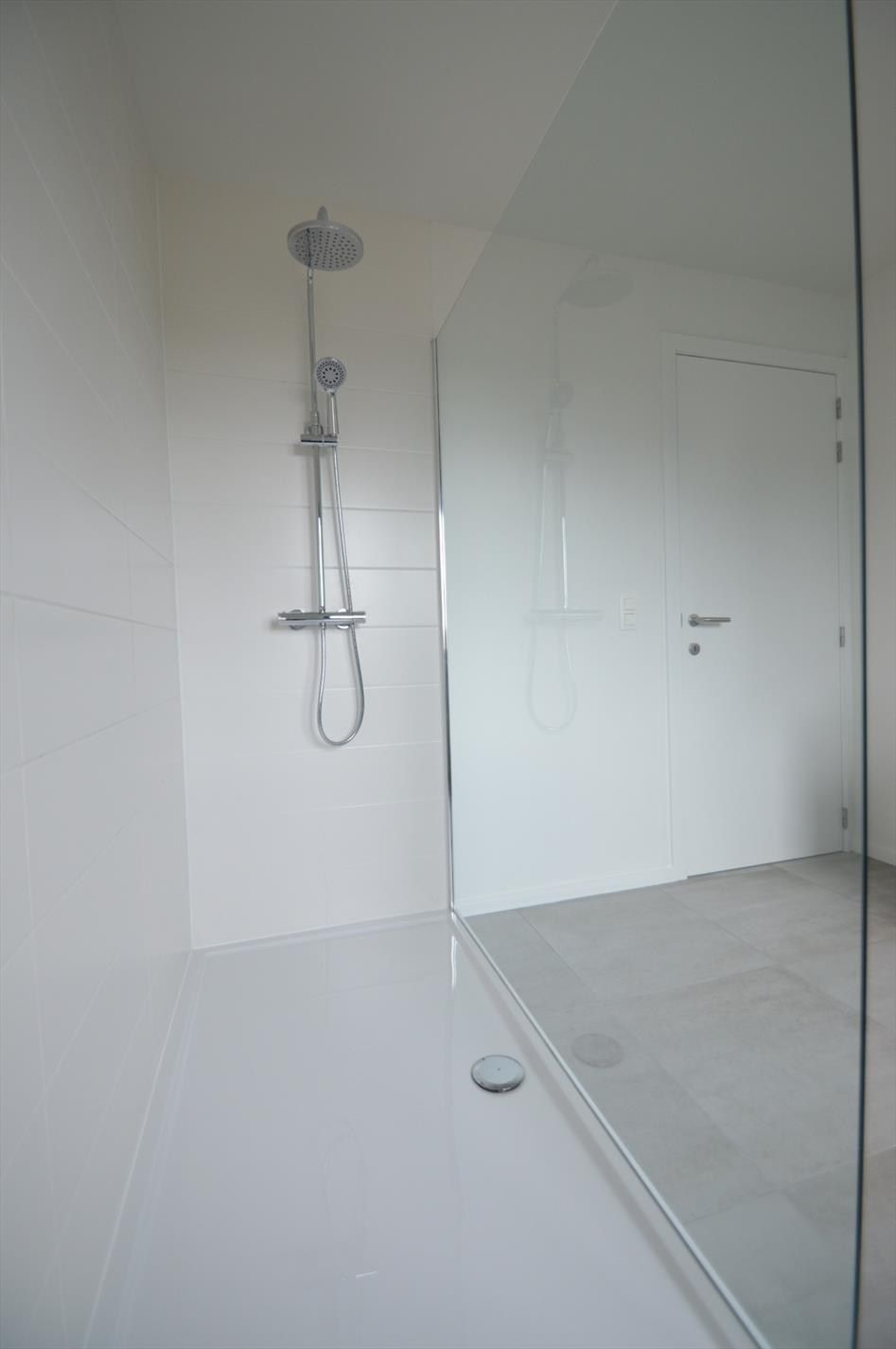  Stijlvol luxueus ingericht appartement met 2 slaapkamers en terras in hartje Hoeselt foto 16