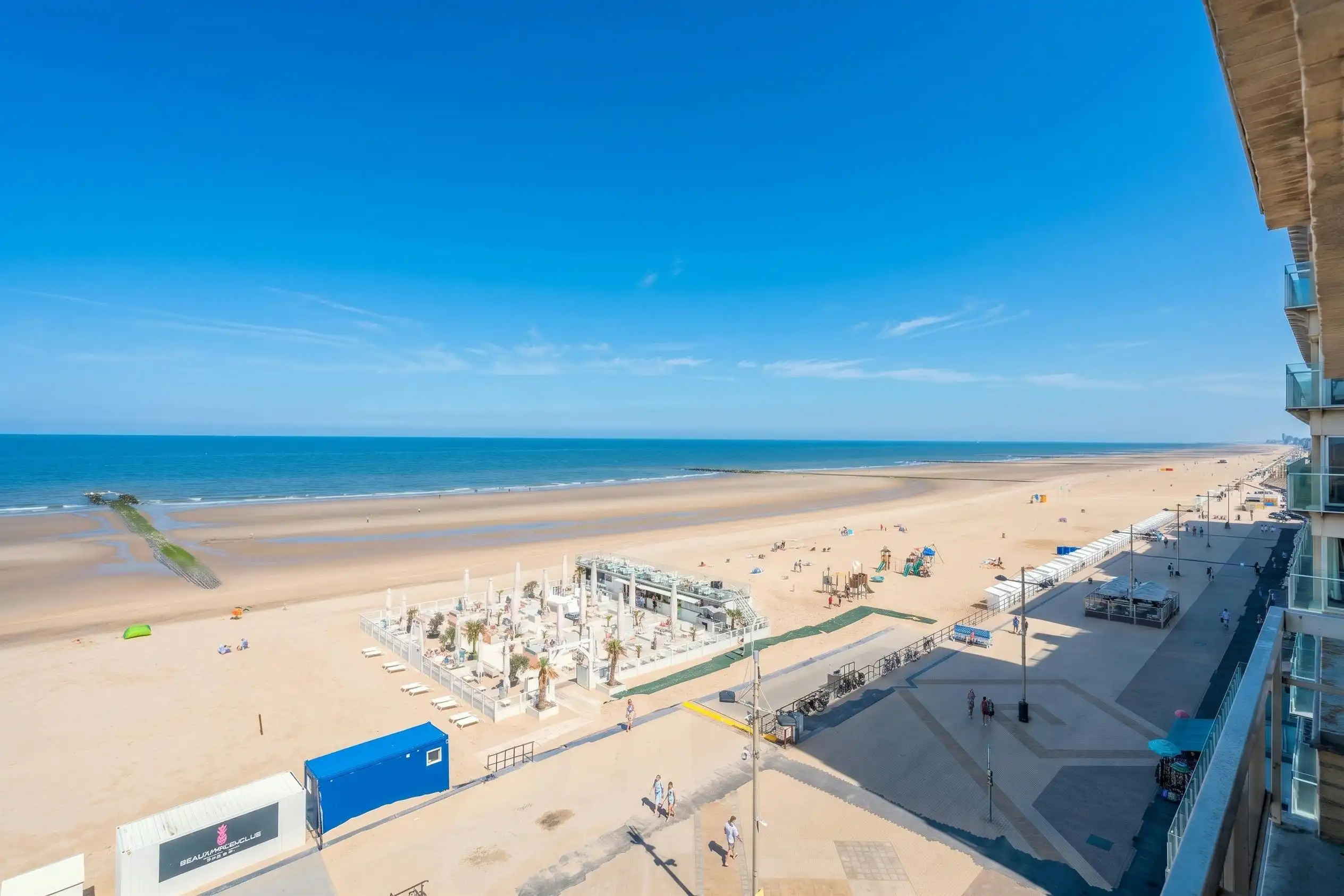 Ruime studio met prachtig frontaal zeezicht te Middelkerke foto 13