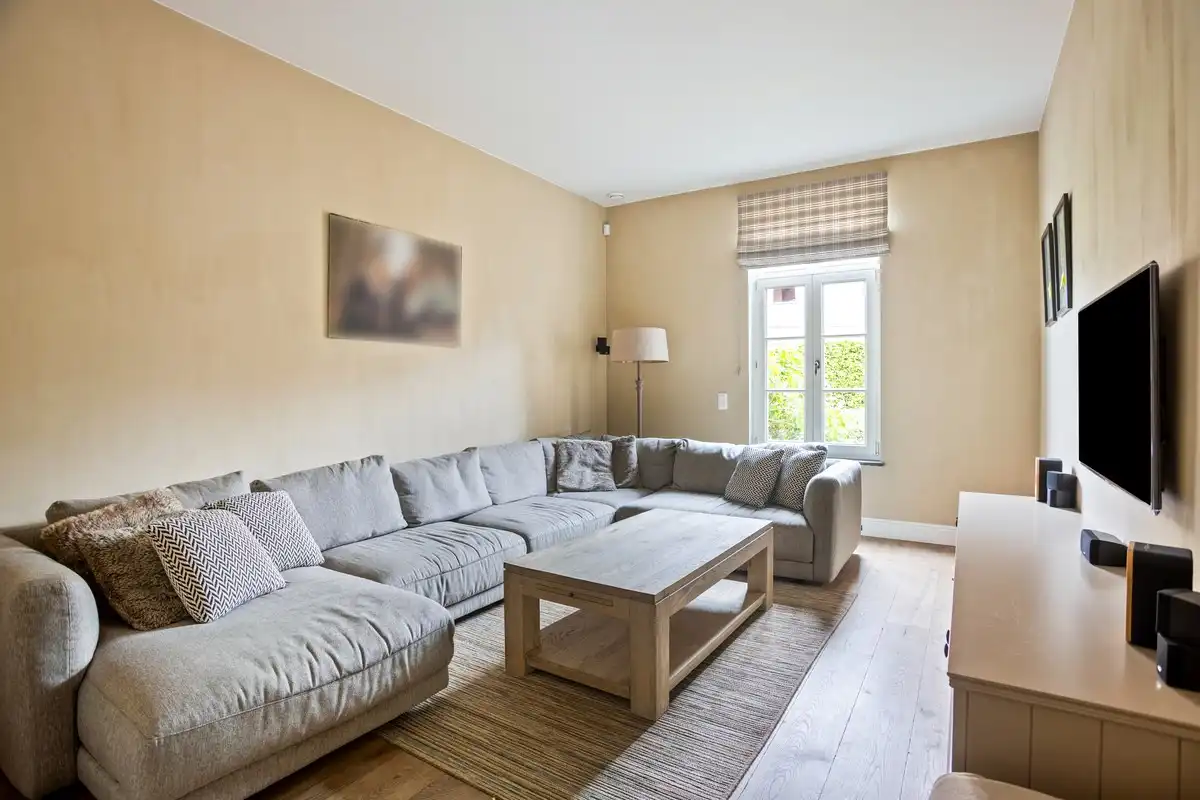 Exclusieve villa met oa 5 slaapkamers en verwarmde zwemvijver  op 2.070 m². foto 6