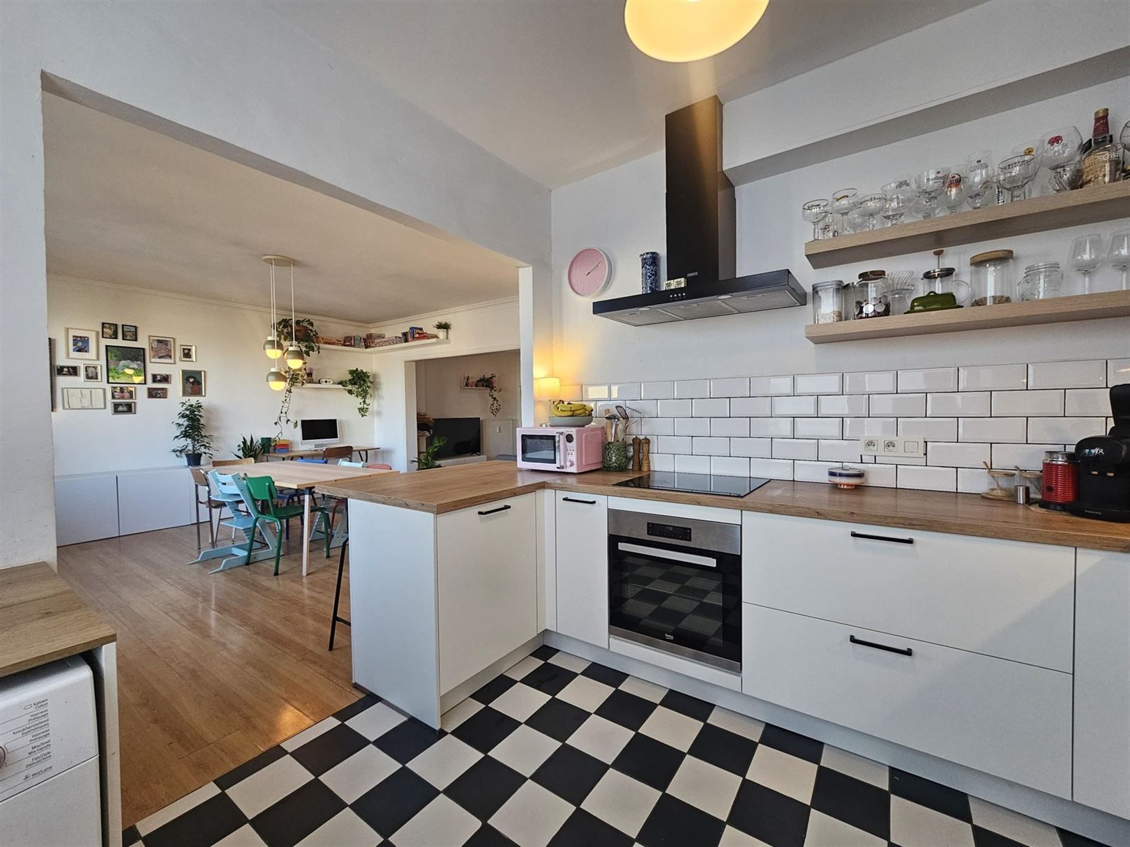 Instapklaar appartement met ruim terras vlakbij het centrum. foto 4