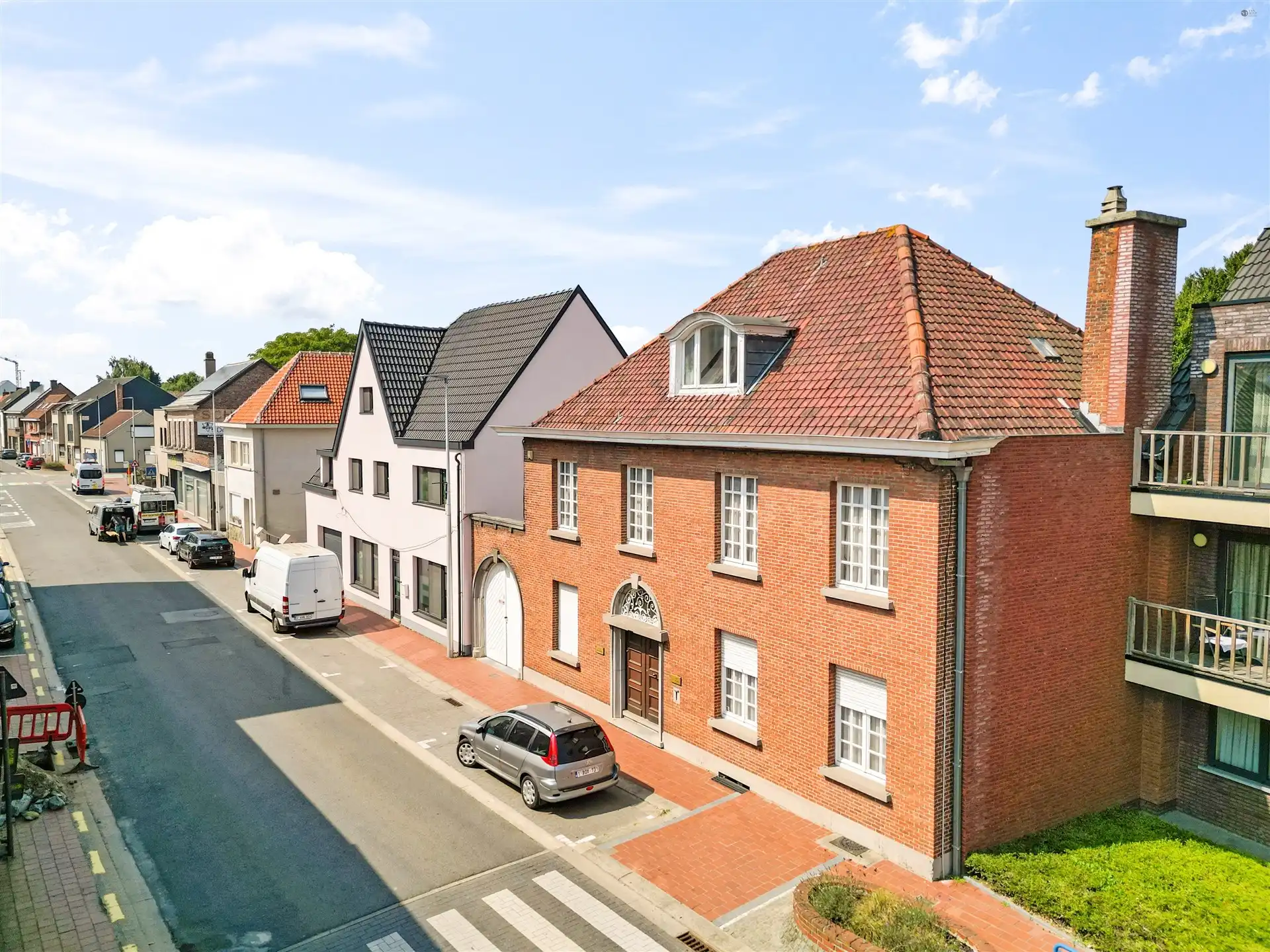 Voormalige dokterswoning, zeer unieke woning mt grote oppervlakten foto 3