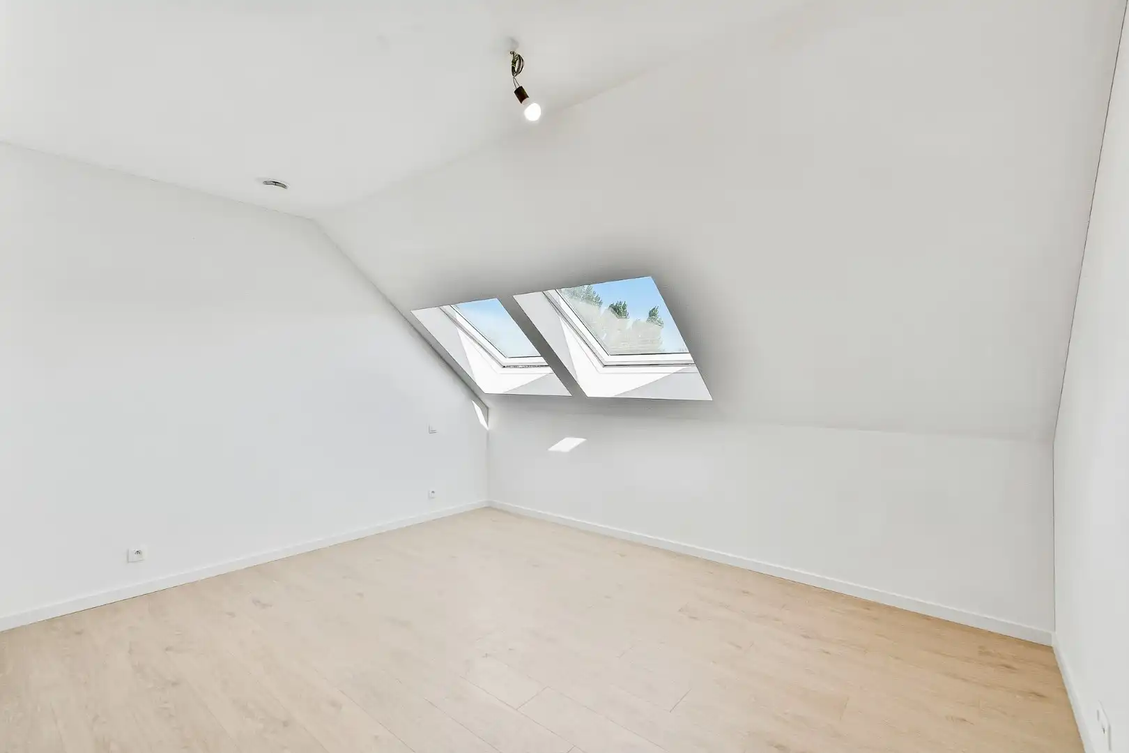 Gezinswoning met drie slaapkamers op goeie locatie foto 19
