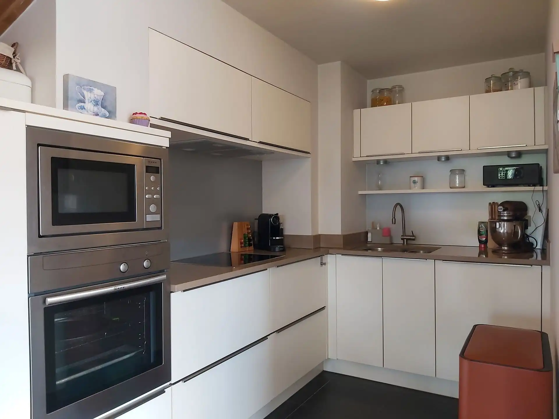 Instapklaar duplexappartement met inpandige garage, zuidgericht terras en 2 slaapkamers op mooie locatie in Maasmechelen! foto 6