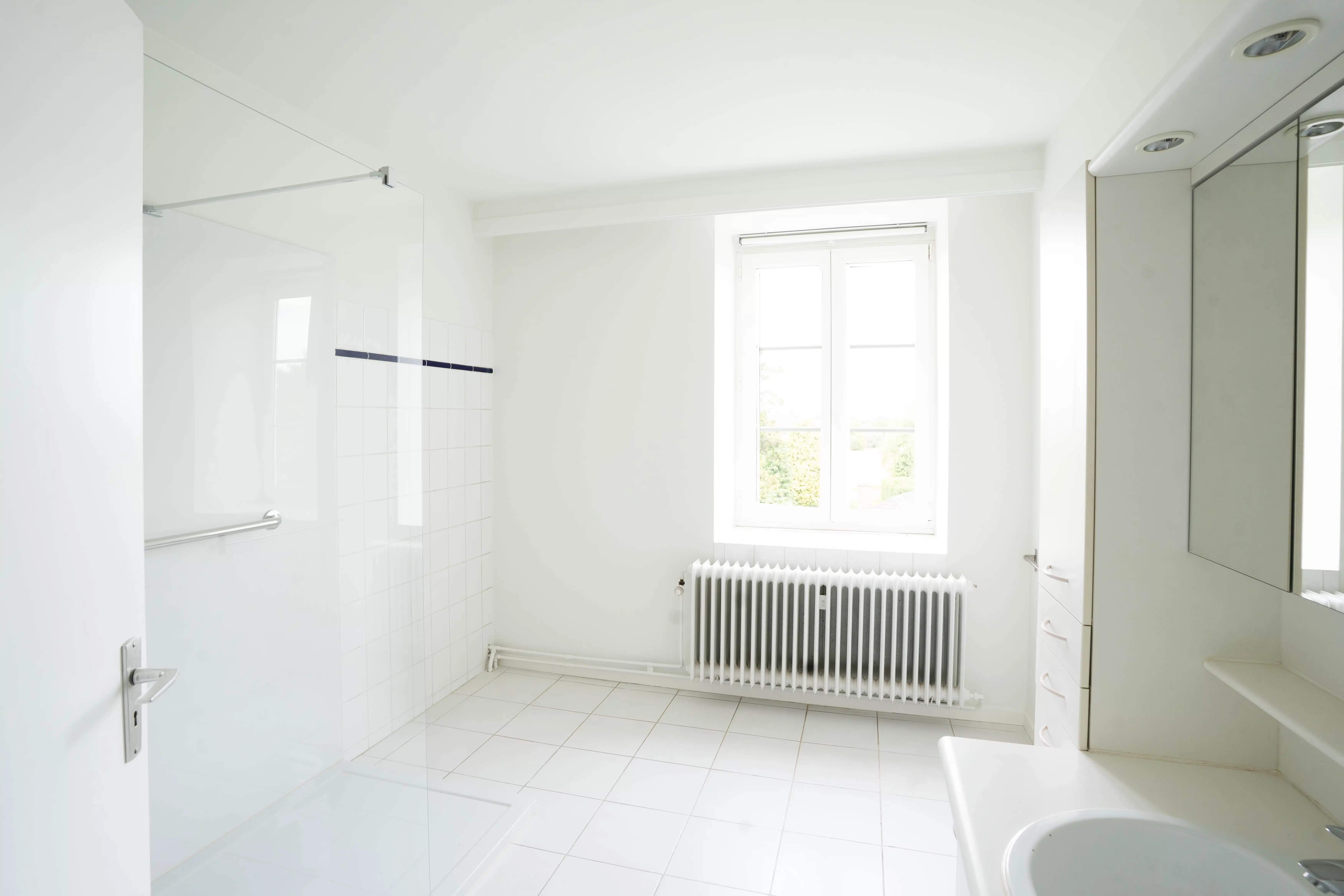 Licht en ruim hoekappartement met drie slaapkamers en garage foto 4