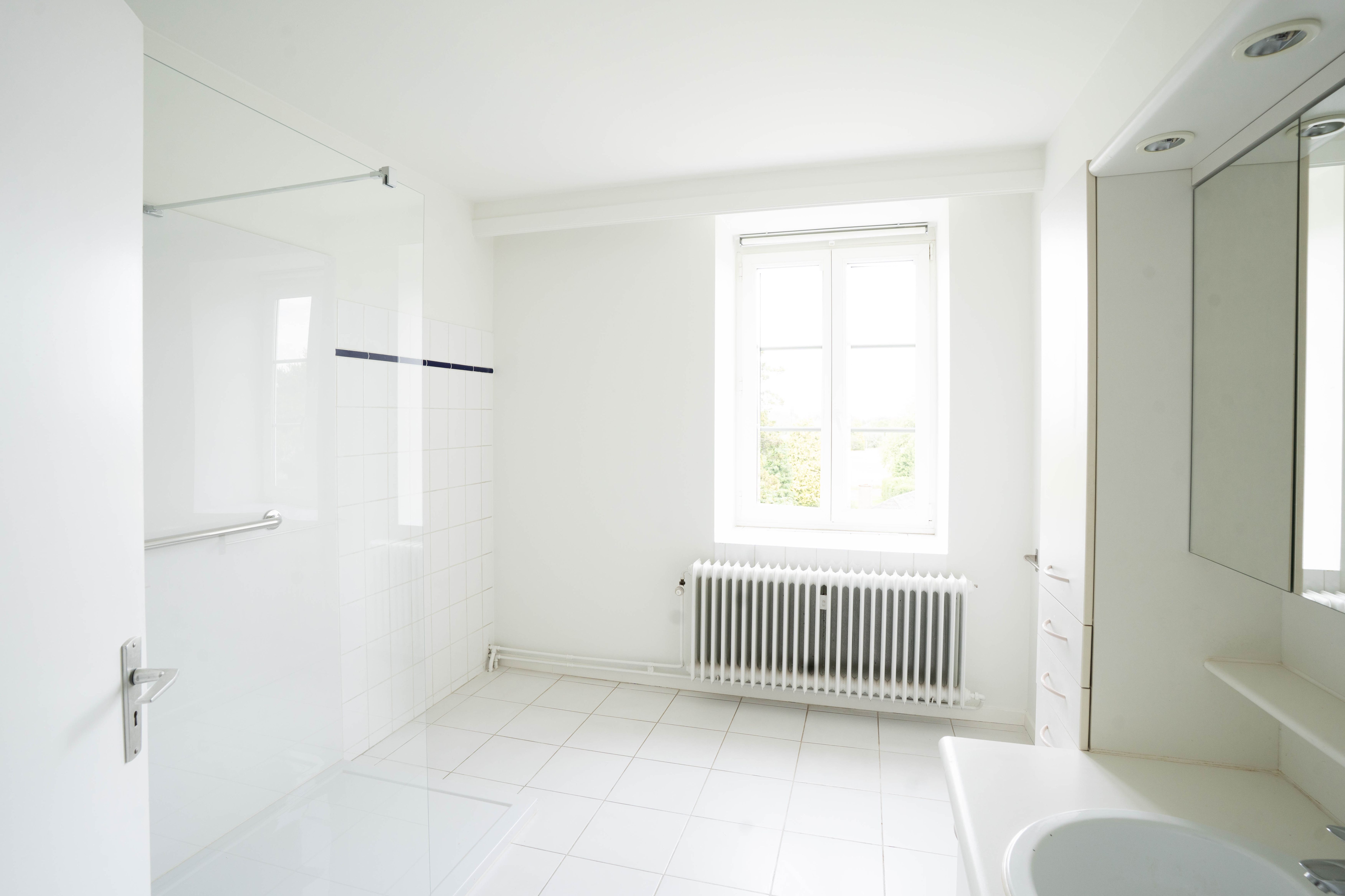 Licht en ruim hoekappartement met drie slaapkamers en garage foto 4