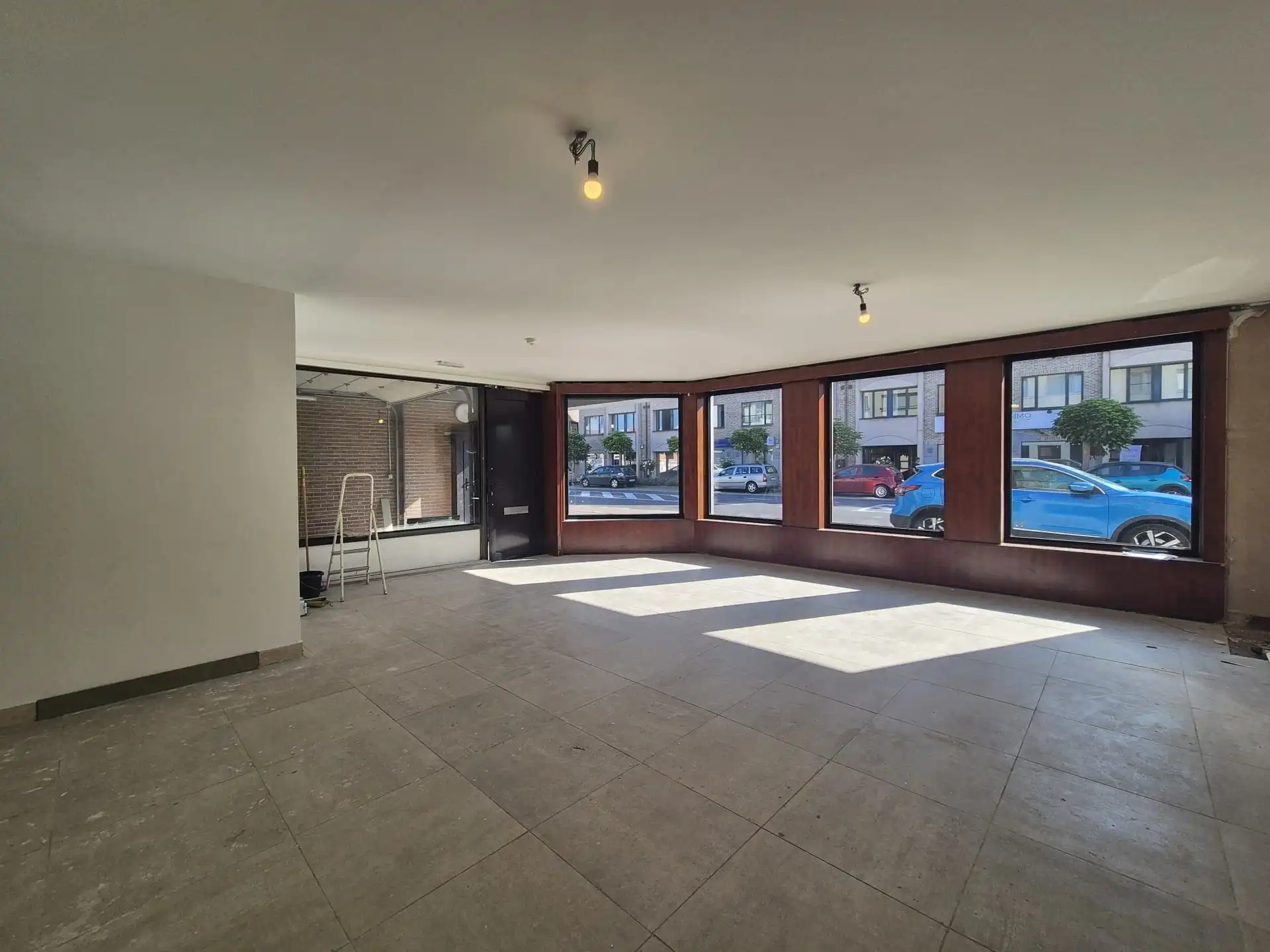 Ruim triplex appartement met polyvalente ruimte op toplocatie in het hart van Wetteren foto 3