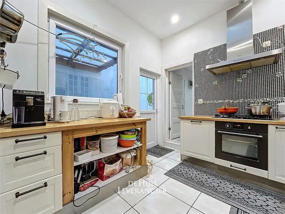 RUIME woning te koop (8 slpks, 2 badk) die ook perfect als tweewoonst kan dienen foto 9