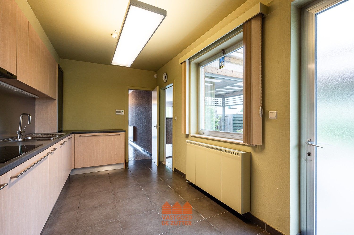 Lichtrijke halfopen bebouwing met 3 slaapkamers en garage foto 8