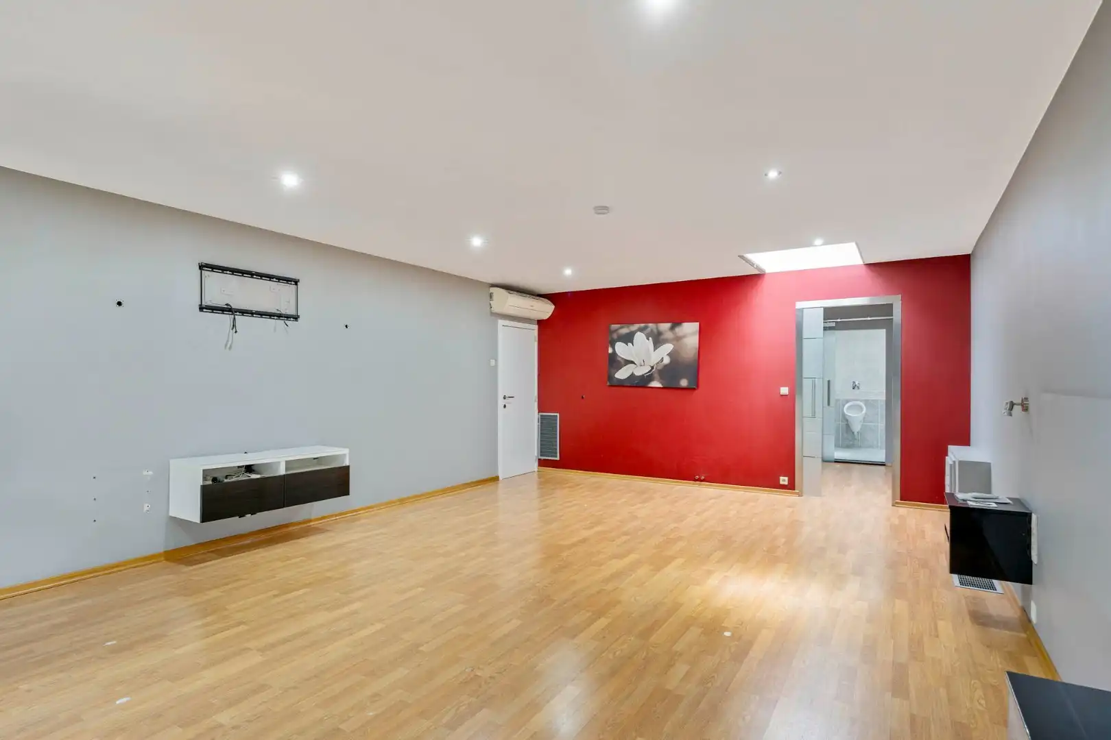 Bedrijfsgebouw met kantoren, magazijnen en woonst - groot 2580 m² foto 37