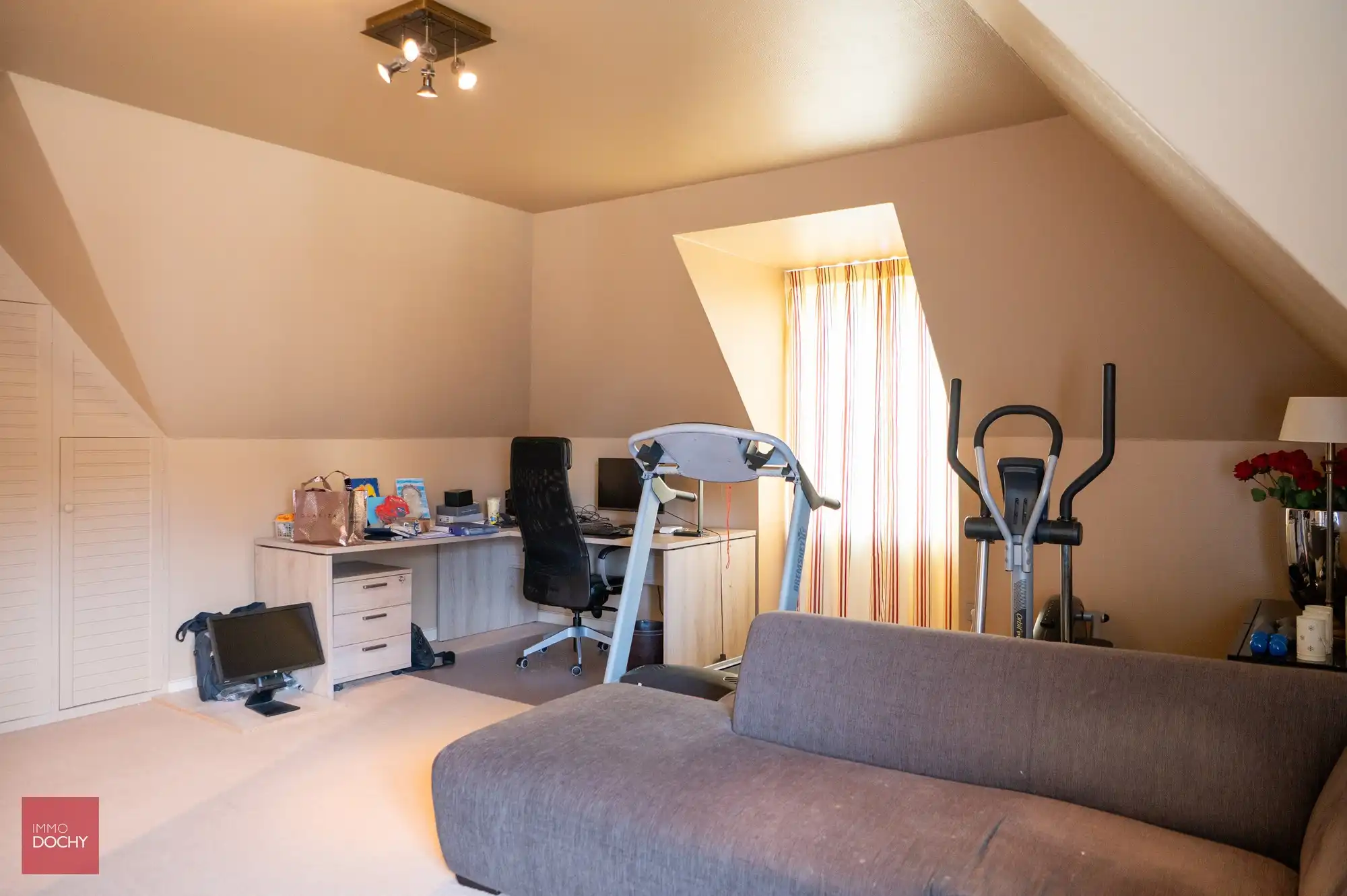 Centraal gelegen recente LUXE - VILLA met praktijkruimte in groene omgeving | Hernieuwenstraat foto 14