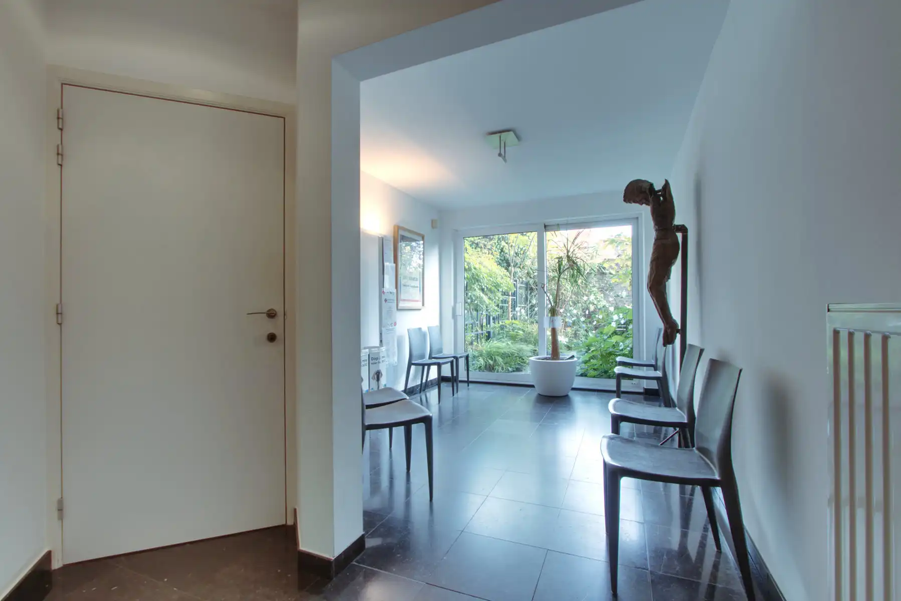 KANTOOR - 8 BURELEN - 16 tot 20 WERKPLAATSEN - PARKING MOG. foto 24