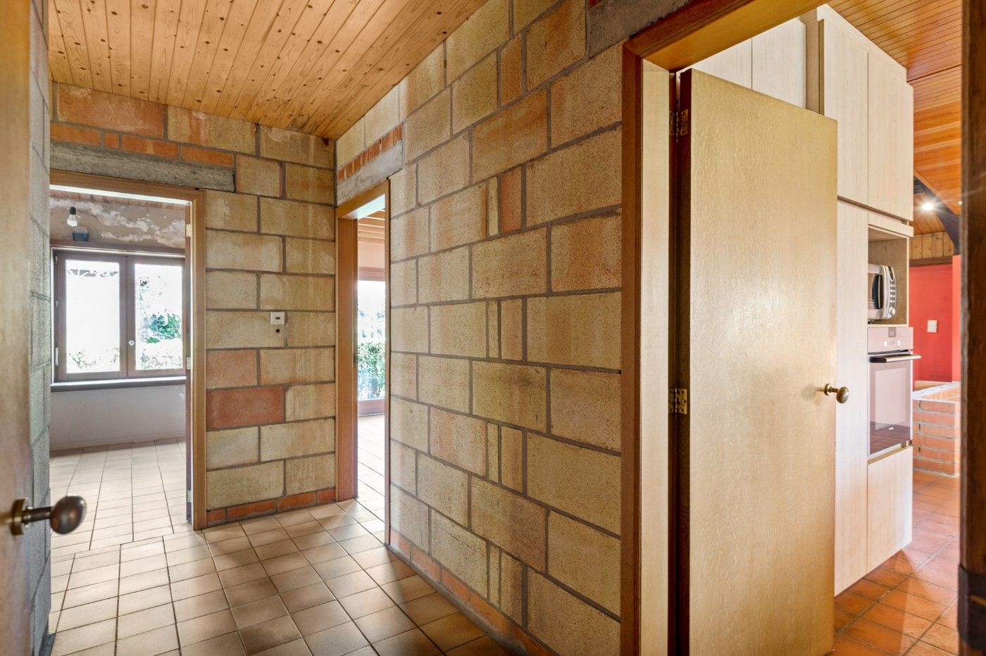 Vrijstaande laagbouwwoning met 2 slpk., tuin en garage foto 12