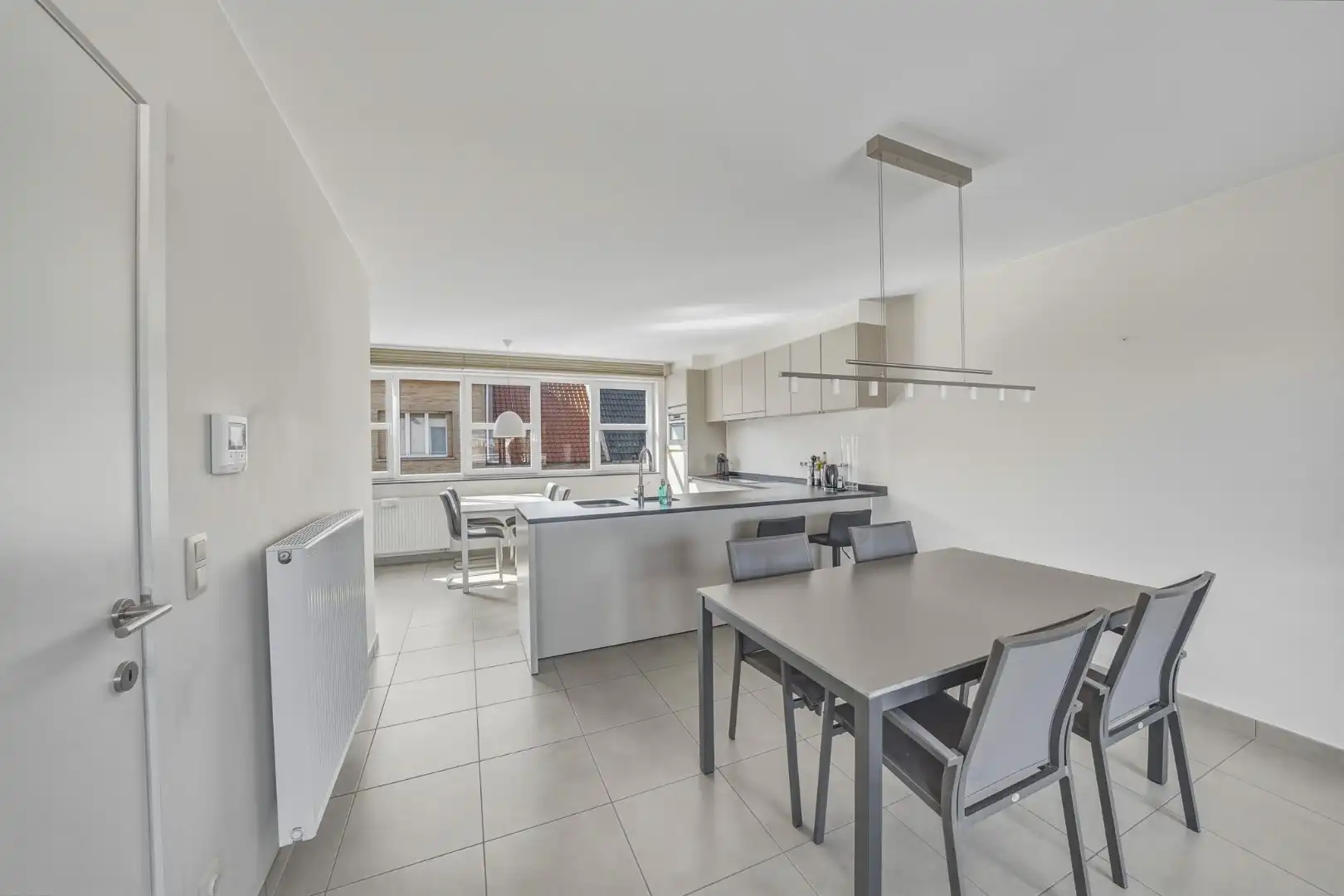 Instapklare recente woning met zeer ruime garage en tuin in Oudenburg foto 6