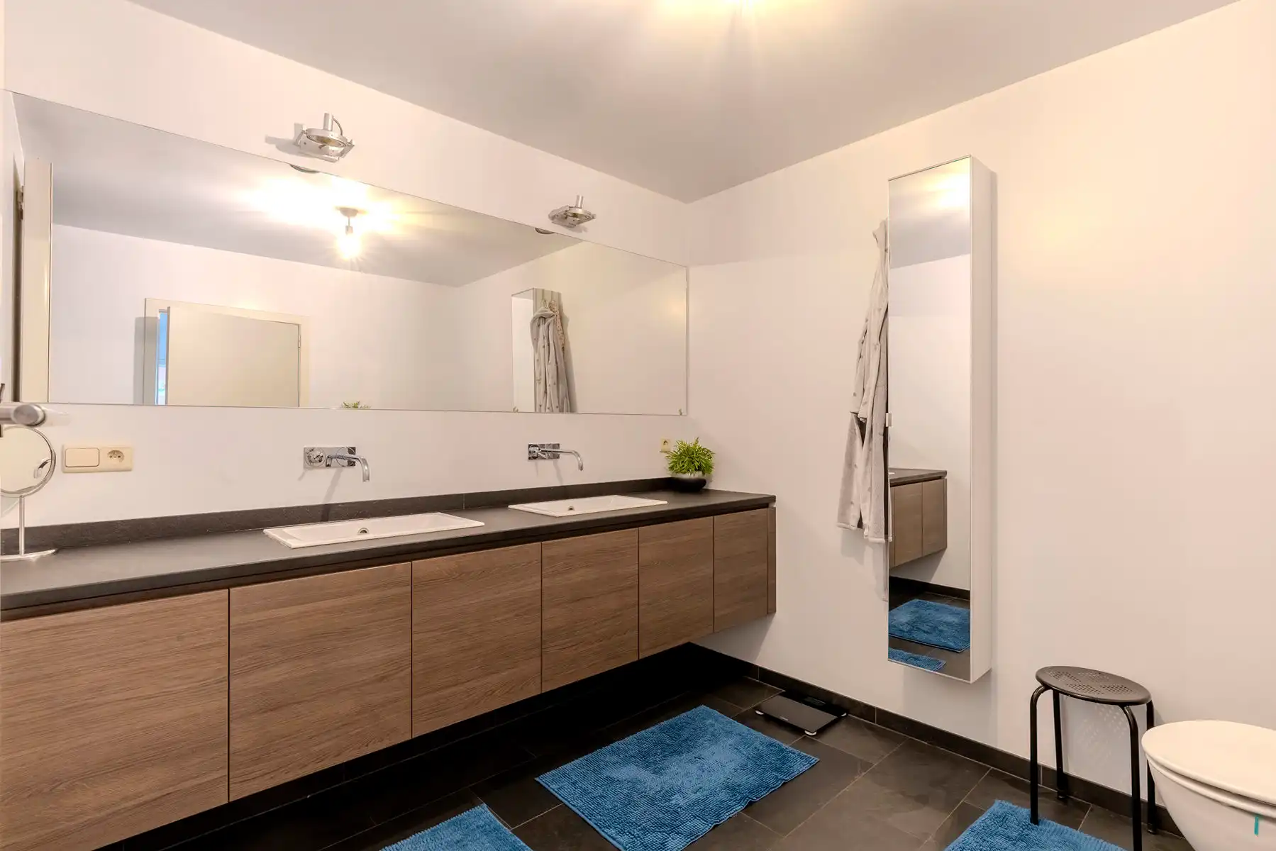 Moderne villa met zwembad op 1.282m² foto 25