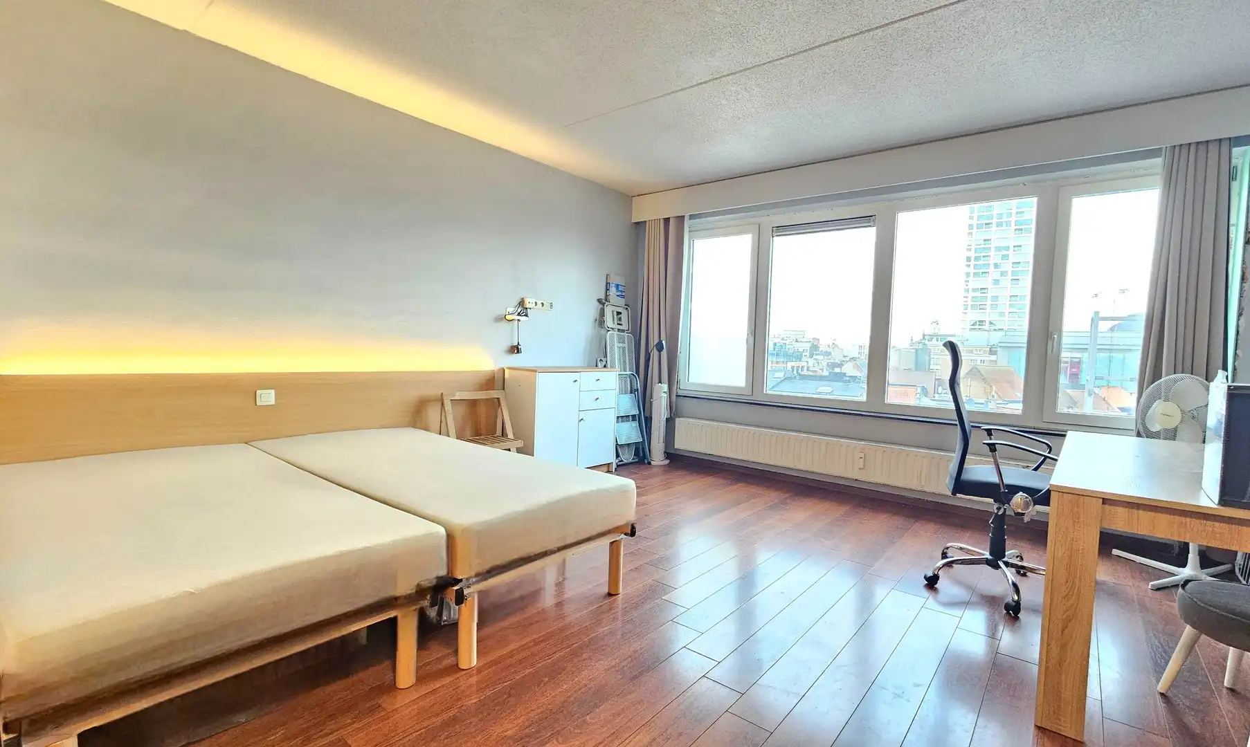 Gemeubelde studio aan het Centraal station foto 4