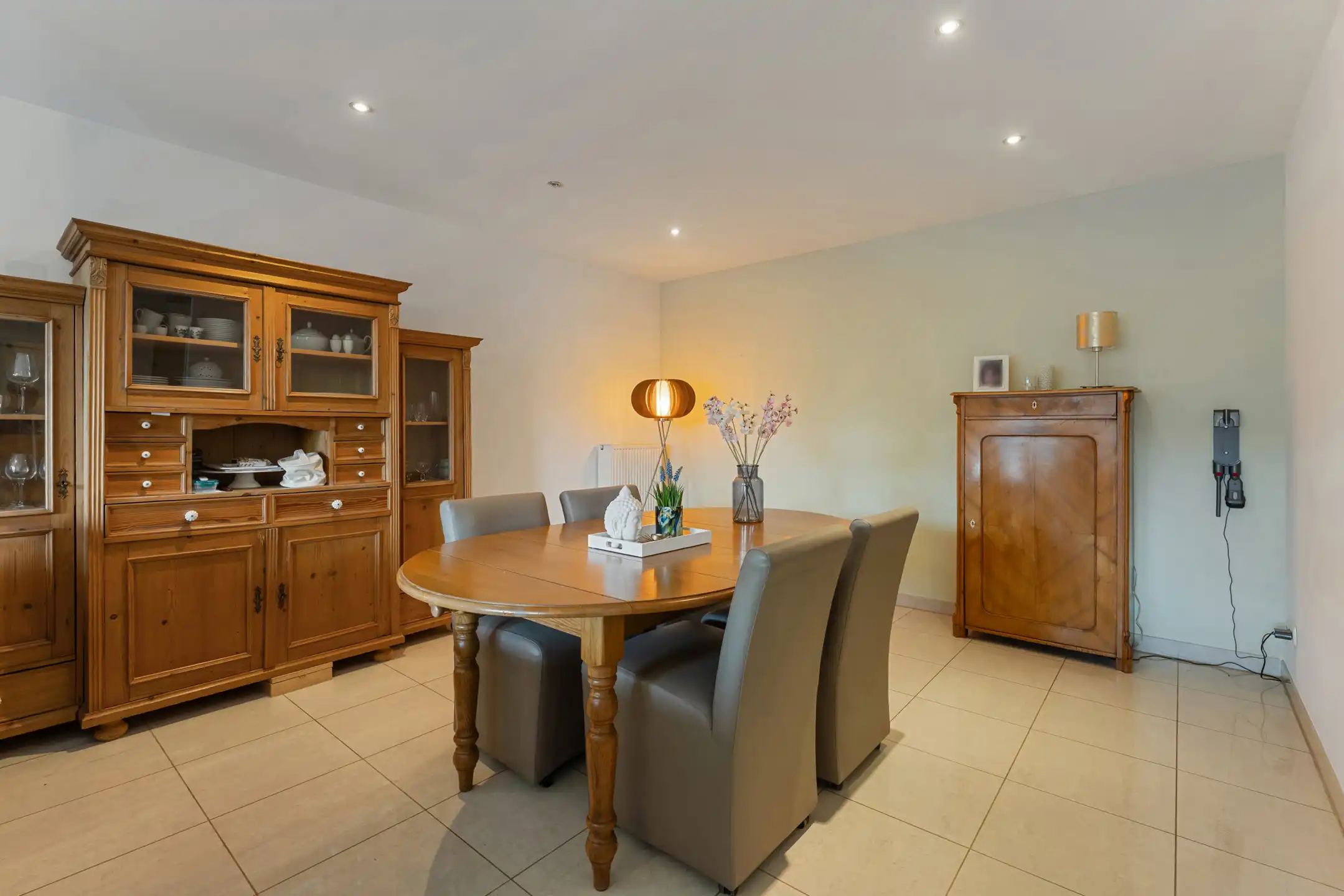 Gelijkvloersapp. met dubbele garage te Lanaken foto 6