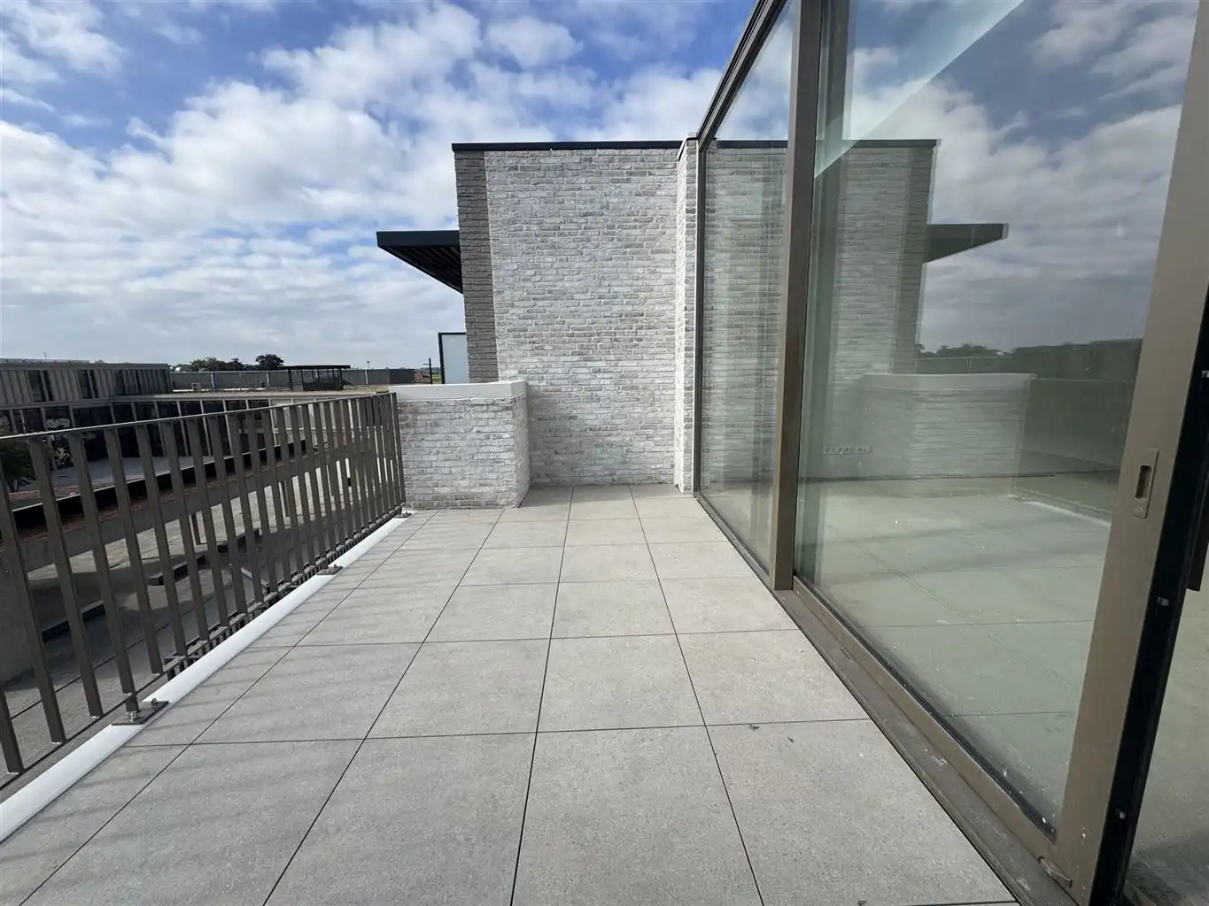 Luxe nieuwbouwappartement met 1 slaapkamer en groot terras in hartje Dilsen Residentie Keizerspoort foto 4