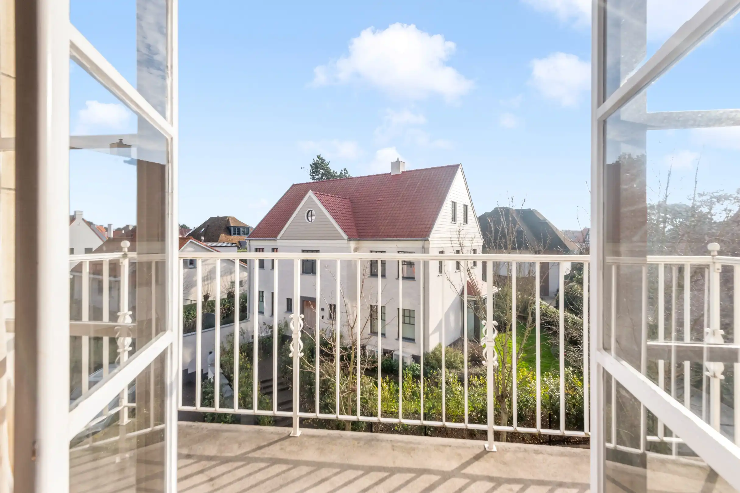 Zeer zonnige studio met open zicht, gelegen vlakbij de Zoutelaan en de Dumortierlaan. foto 5