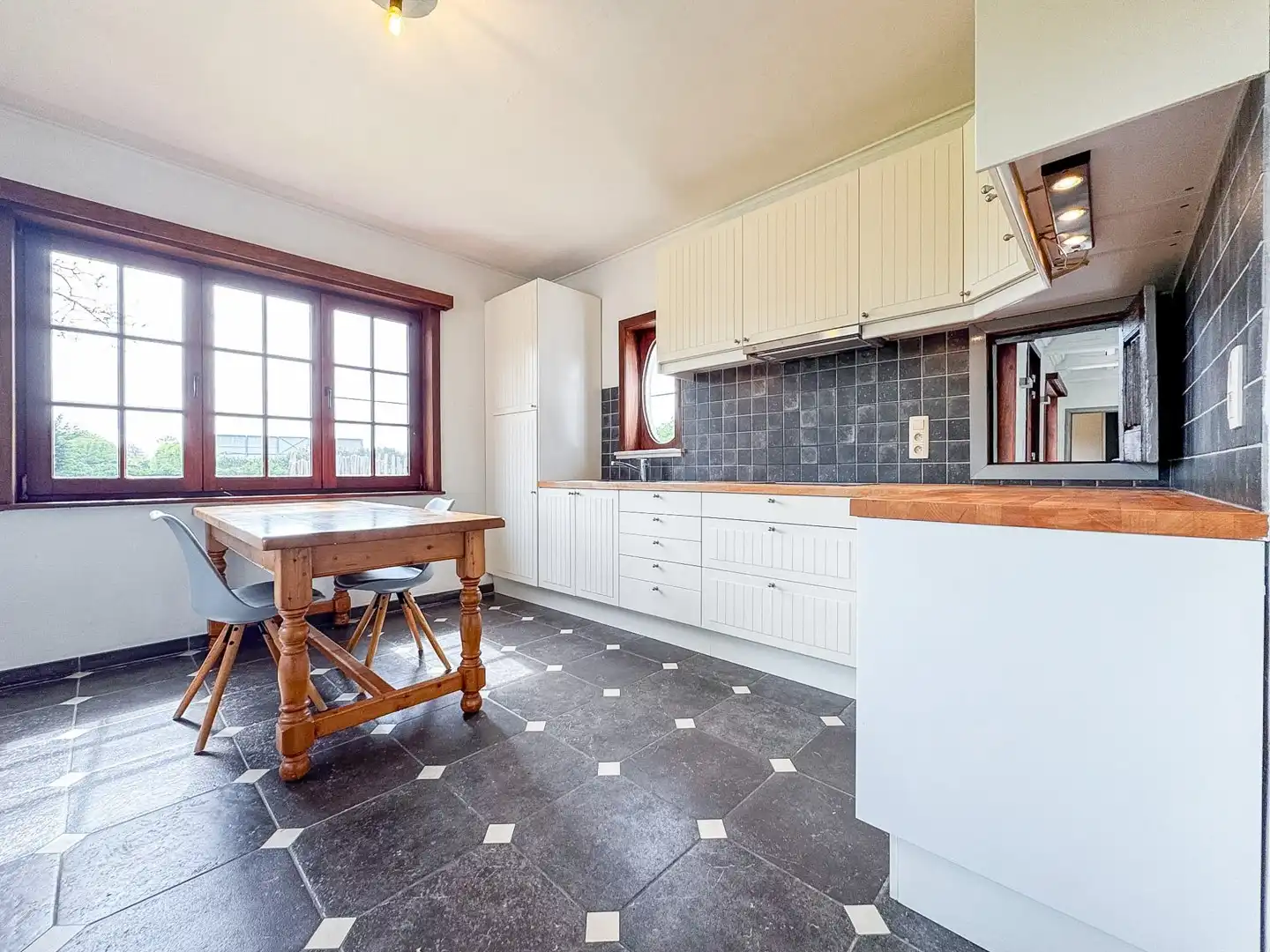 Eigendom met loods, zwembad en multifunctionele bureauruimte op een perceel van ca. 2.700 m² foto 10