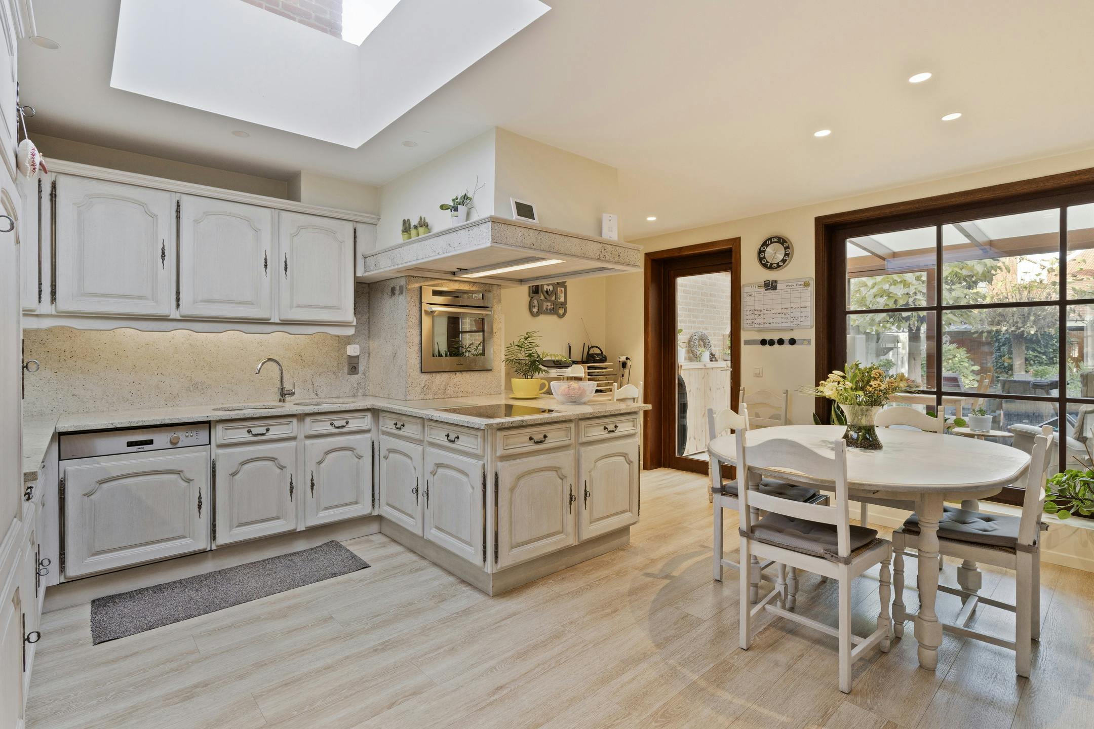 Instapklare woning met gezellige tuin te koop in Roeselare foto 6