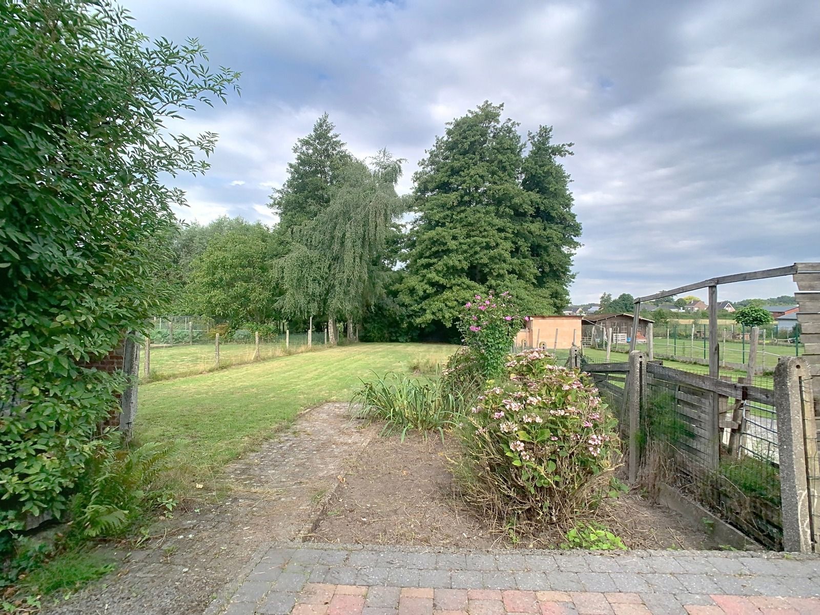 Te renoveren open bebouwing in een landelijke omgeving! foto 15