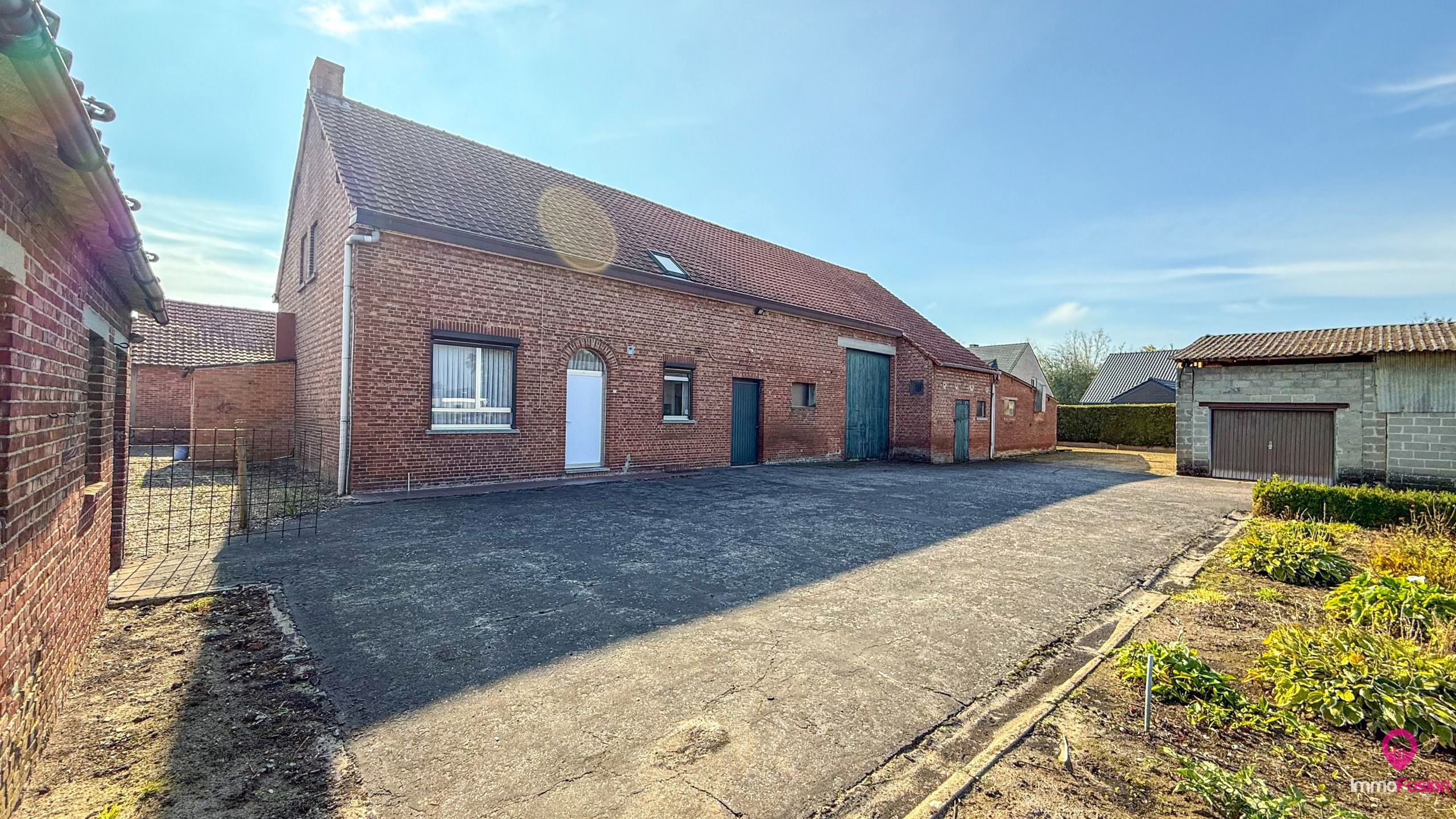 Ruime boerderij op ±33a met stallen en renovatiepotentieel! foto 29