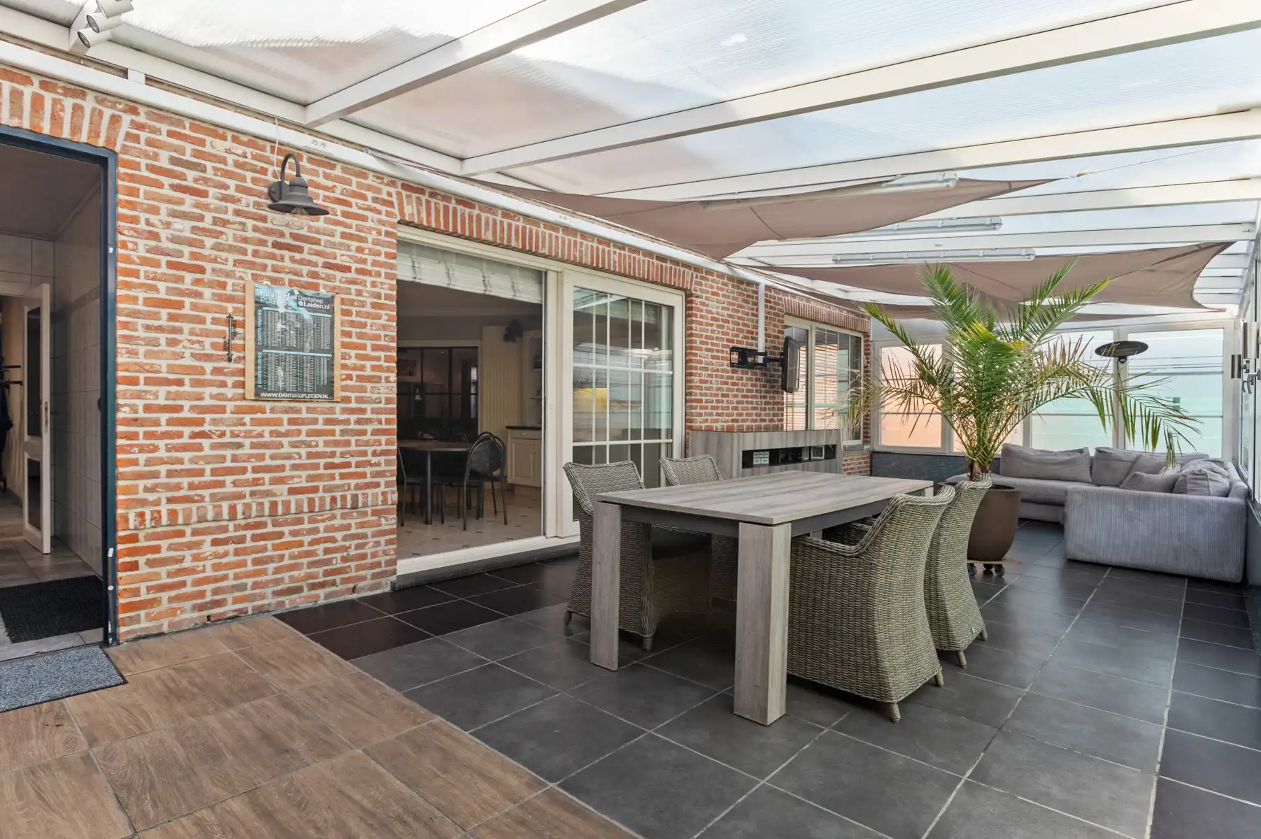 Ruime woning met 4 slpks, 2 bdks, garage en tuin foto 11