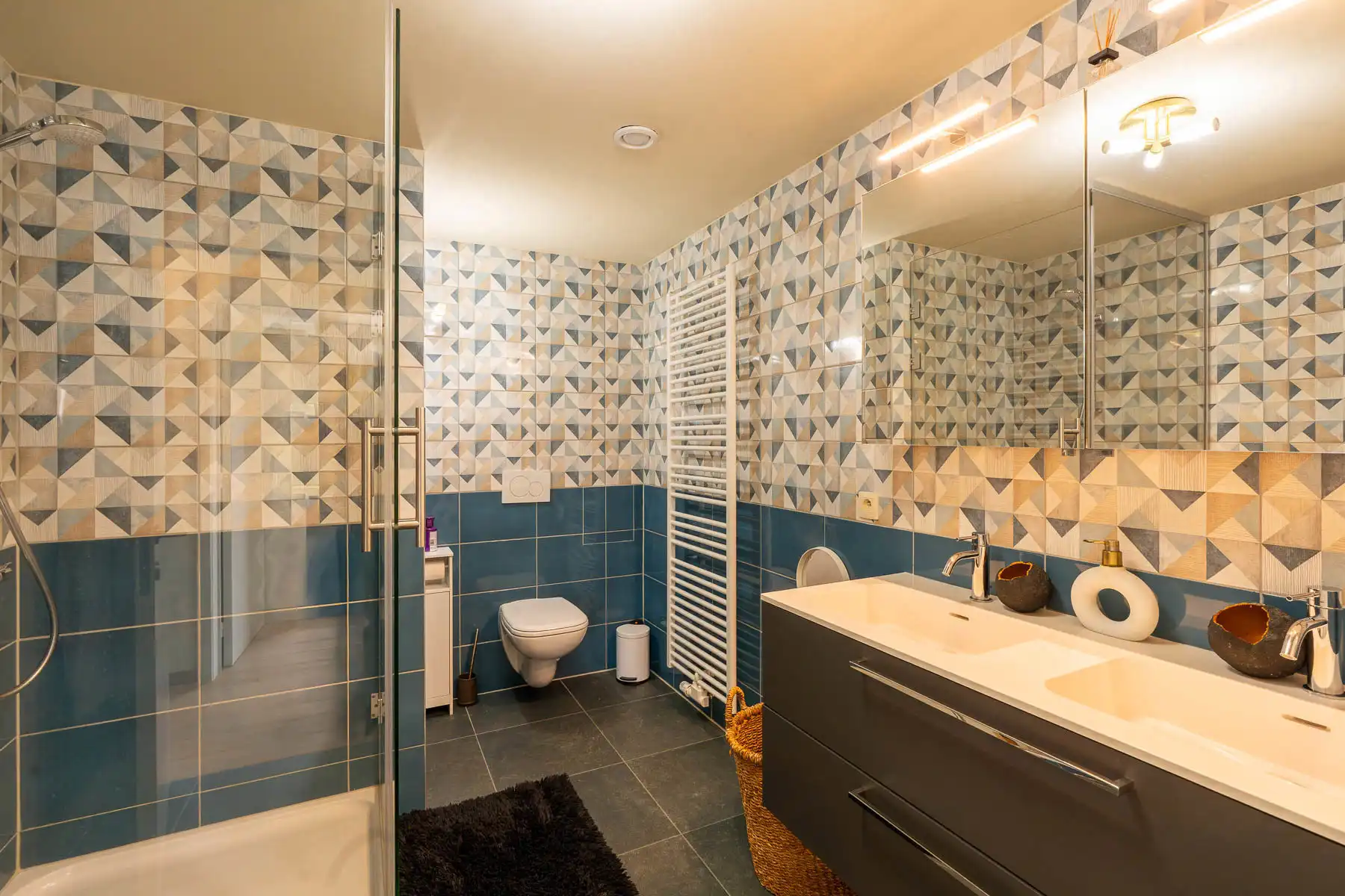 Ruime, energiezuinige woonst met terras, tuin en garage foto 17