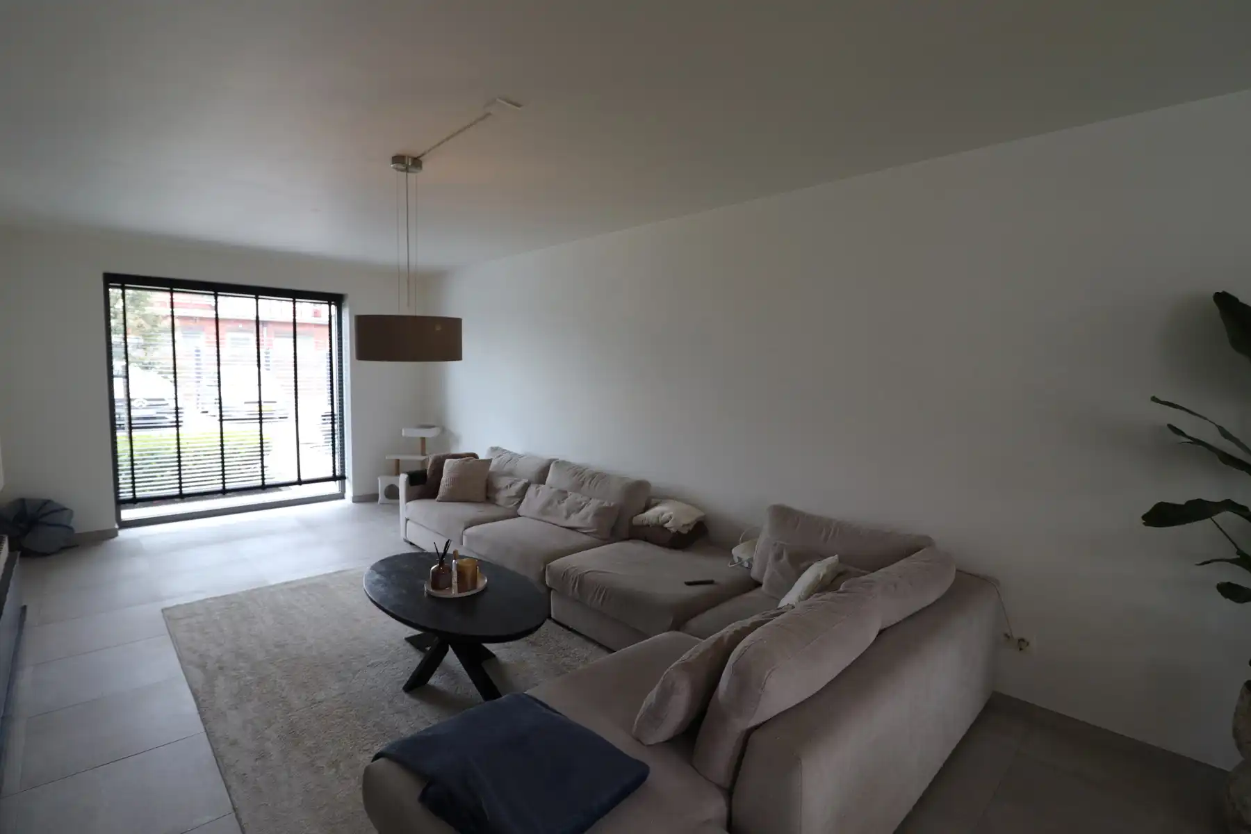 BEN-woning met 5 slaapkamers, 2 badkamers, terras met tuin, tuinberging en autostaanplaats. foto 2