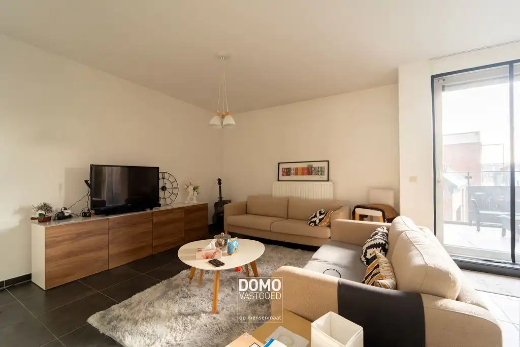 Instapklaar en lichtrijk 2-slaapkamerappartement met zonnig terras en parking in Diepenbeek foto 2