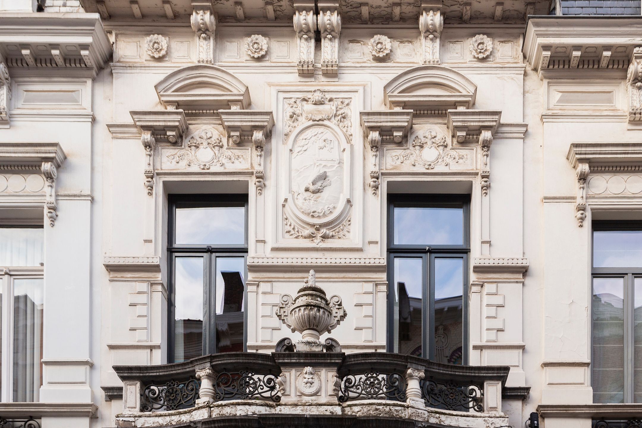 prachtig historisch herenhuis met 5 slpks op hippe Zurenborg foto 19