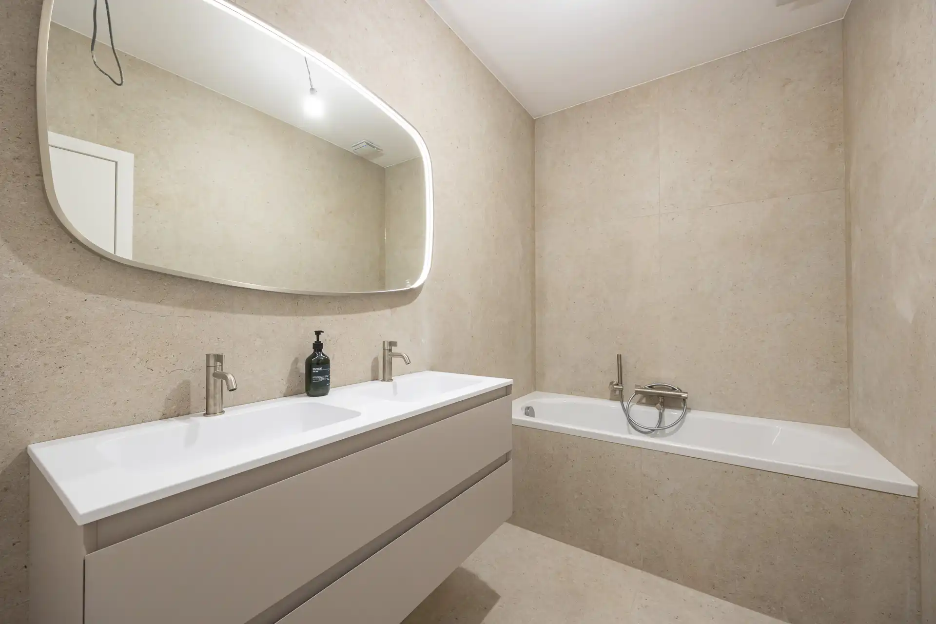 Prachtige, gerenoveerde villa op een riant perceel (723 m²) foto 15
