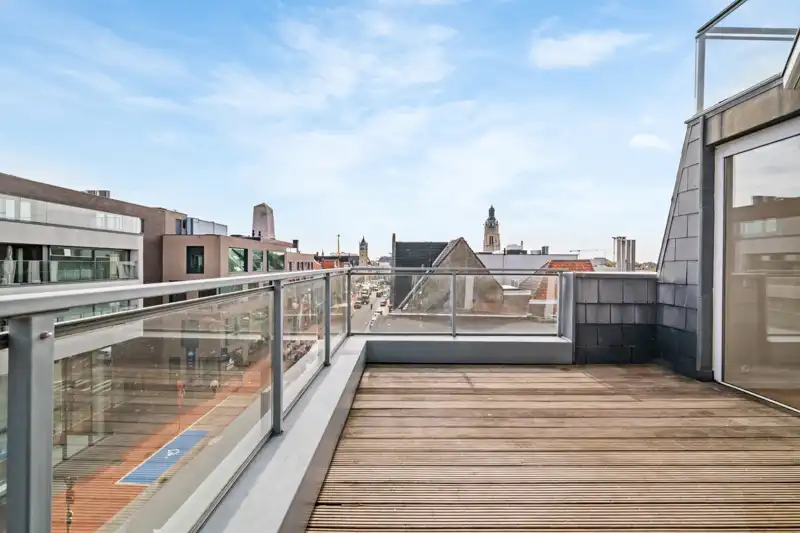 Exclusieve duplex met 210 m² woonbeleving in hartje Roeselare ROESELARE STADSKERN | RECENT LUXUEUS VERNIEUWD | 2 À 3 SLAAPKAMERS | 2 TERRASSEN | 210 m² foto 2