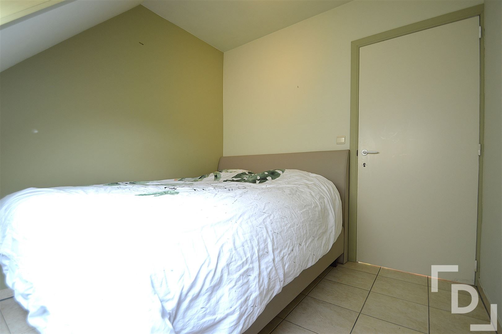 Dakappartement met terras te huur op centrale locatie in Ieper foto 10