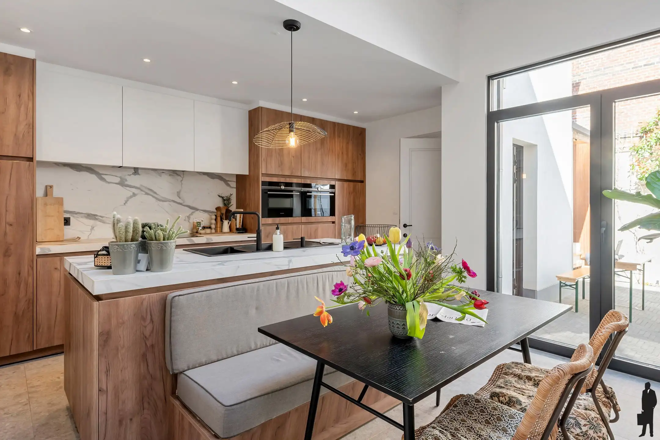 Karaktervolle, volledig gerenoveerde woning met 4 slaapkamers en stadstuin in het hart van Berchem foto 15