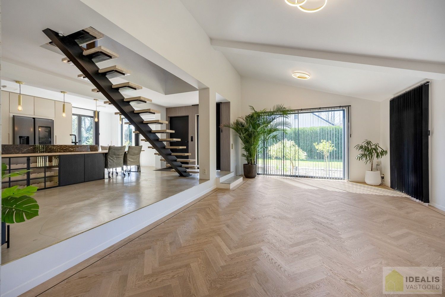 SCHITTERENDE VILLA OMRINGD DOOR PRACHTIGE TUIN MET EEN ZUIDERSE TOETS! foto 26